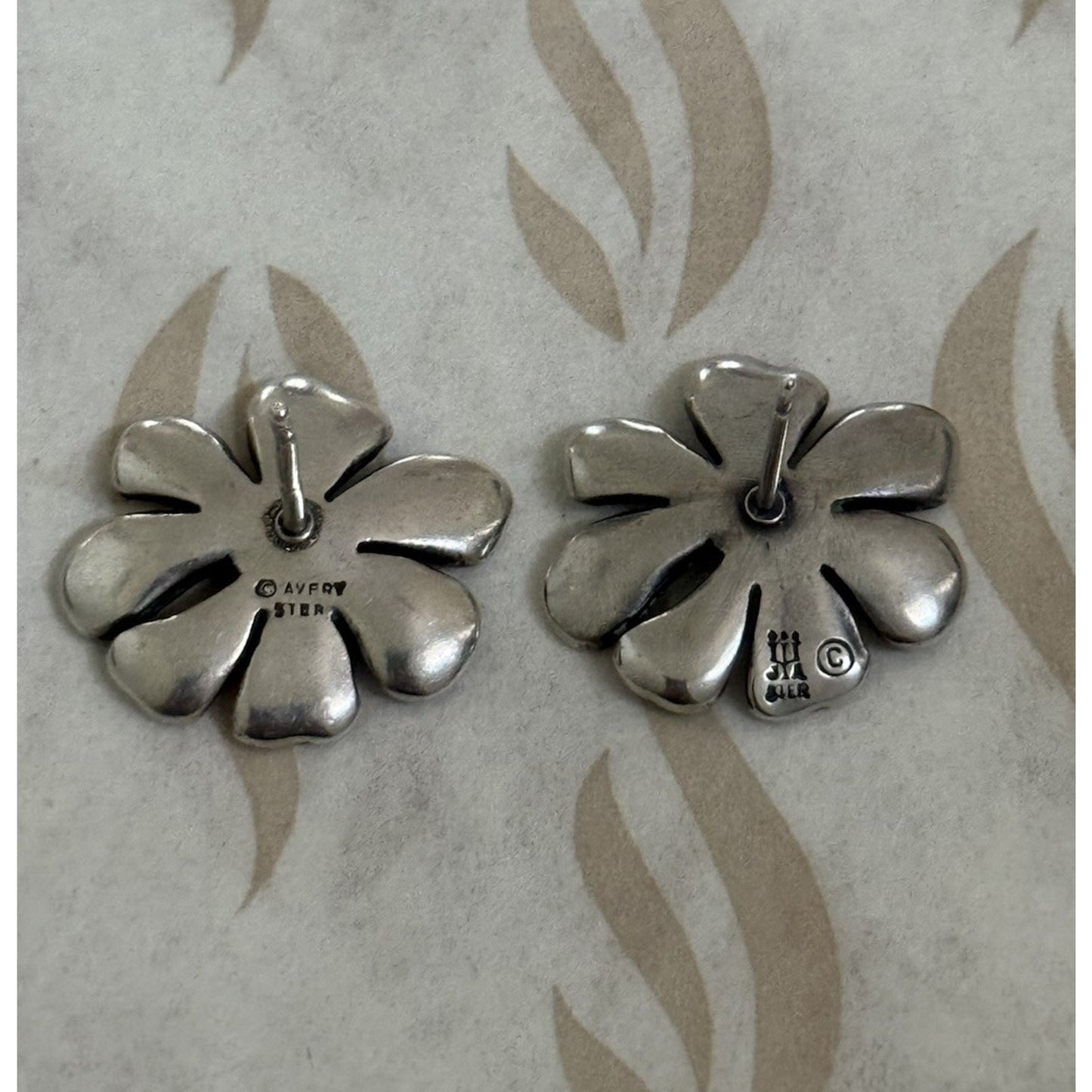 James Avery Rare Retired Sterling Silver Dogwood Flower Stud Earrings Pre-Owned