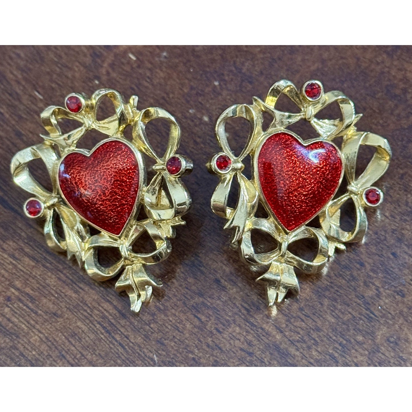 Vintage Avon Red Enamel Hearts & Bows Gold Tone Retro Valentine Jewelry Earrings