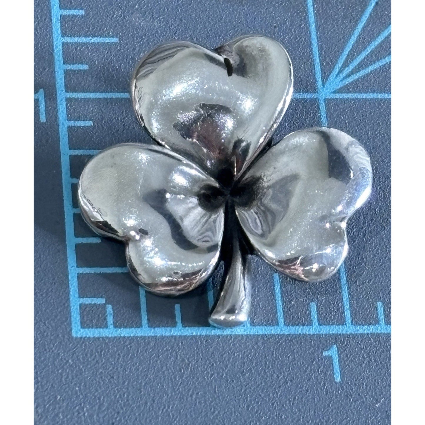Pre owned James Avery Retired Sterling Silver Shamrock Clover Pendant