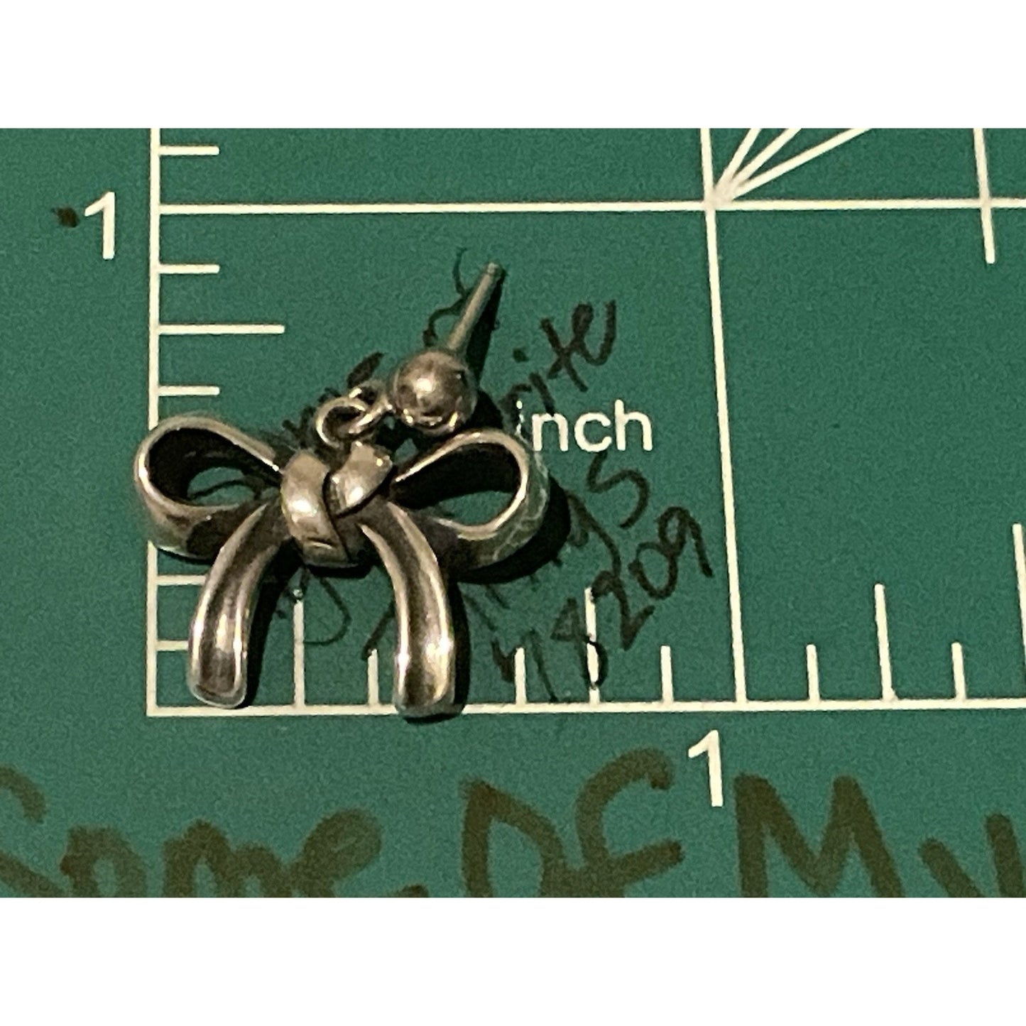MINT CONDITION James Avery Retired Silver Bow Post Earrings In JA Box And Pouch Pre-Owned