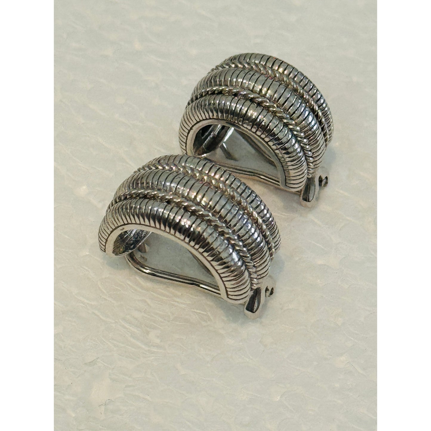 Judith Ripka Sterling Silver Ribbed Hoop Earrings 925 Omega Backs 15.4g Vintage