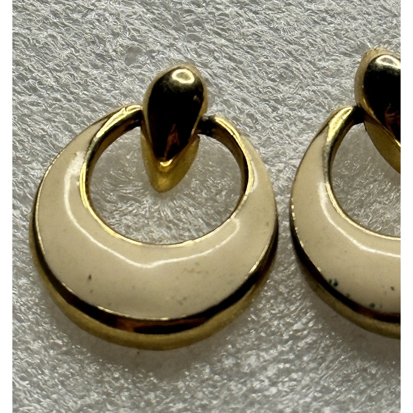 Vintage Gold Tone Cream Enamel Door Knocker Post Pierced Earrings 1” 80s - 90s