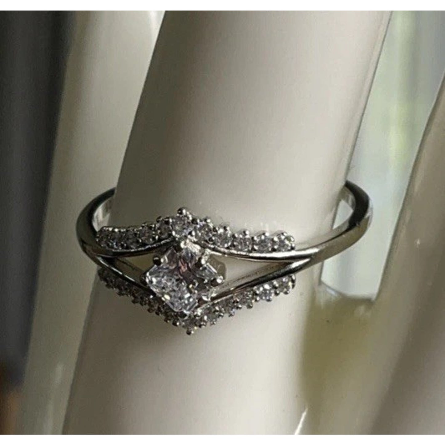 Sterling Silver 925 Engagement Ring With Clear Untested Stones Size 10.5