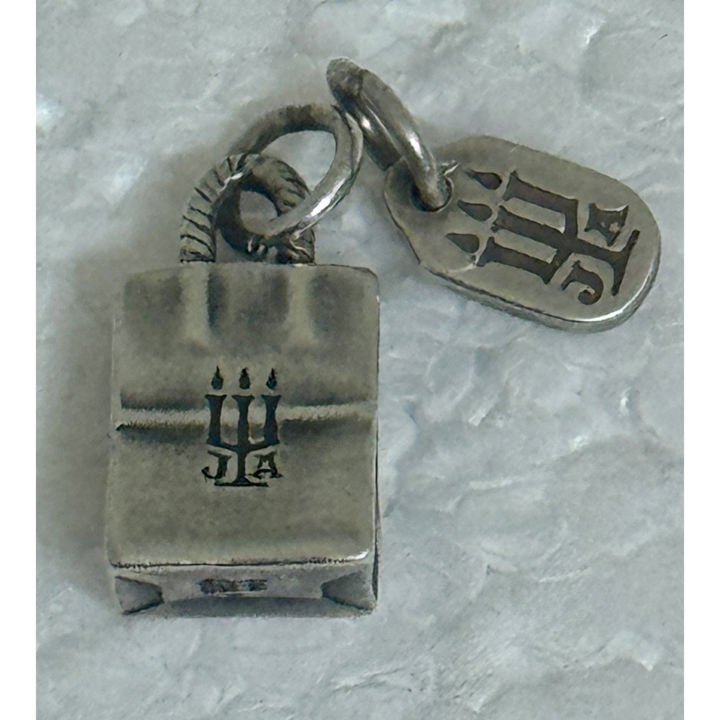 Pre Owned James Avery Retired Silver Shopping Bag Charm with Bonus JA Tag Charm