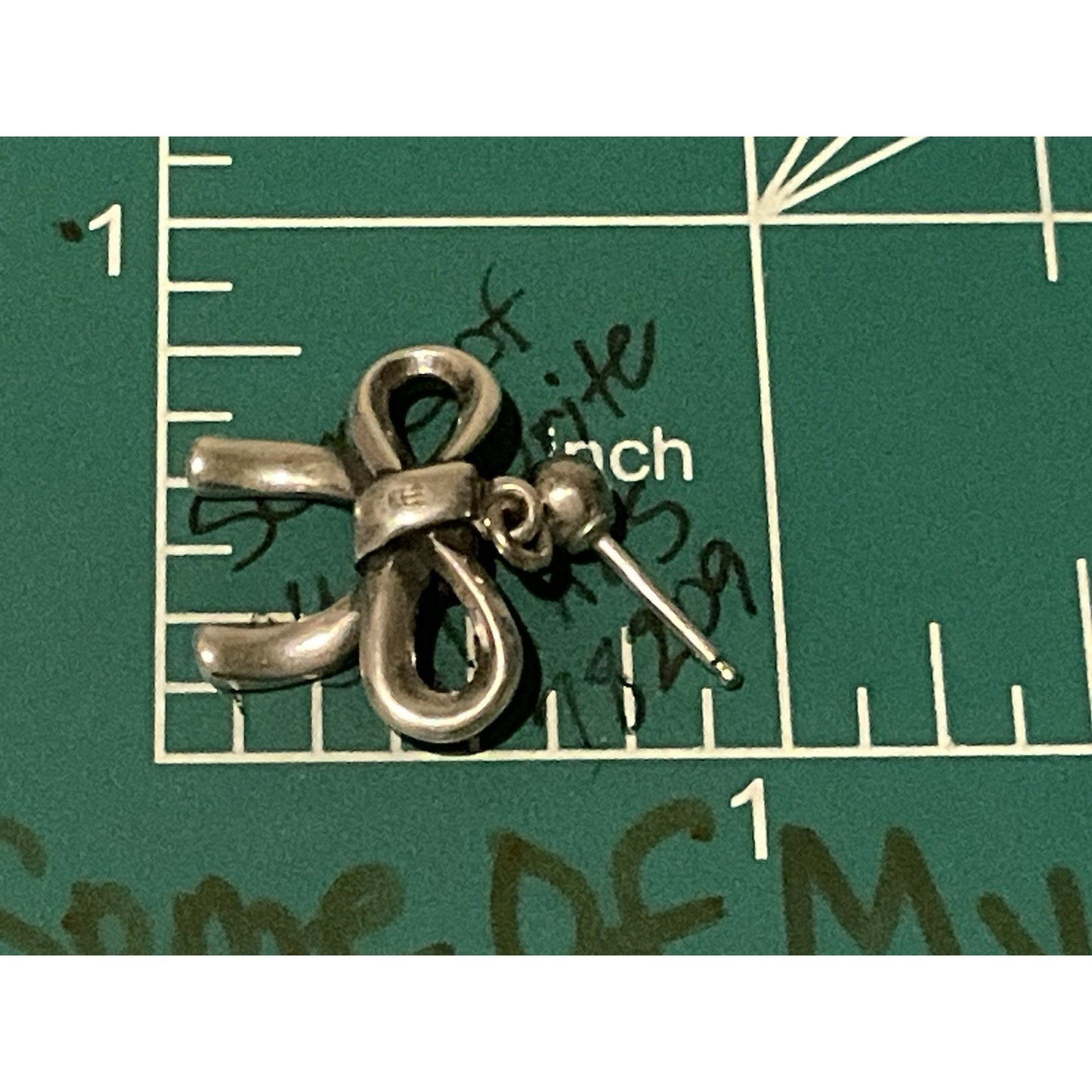 MINT CONDITION James Avery Retired Silver Bow Post Earrings In JA Box And Pouch Pre-Owned