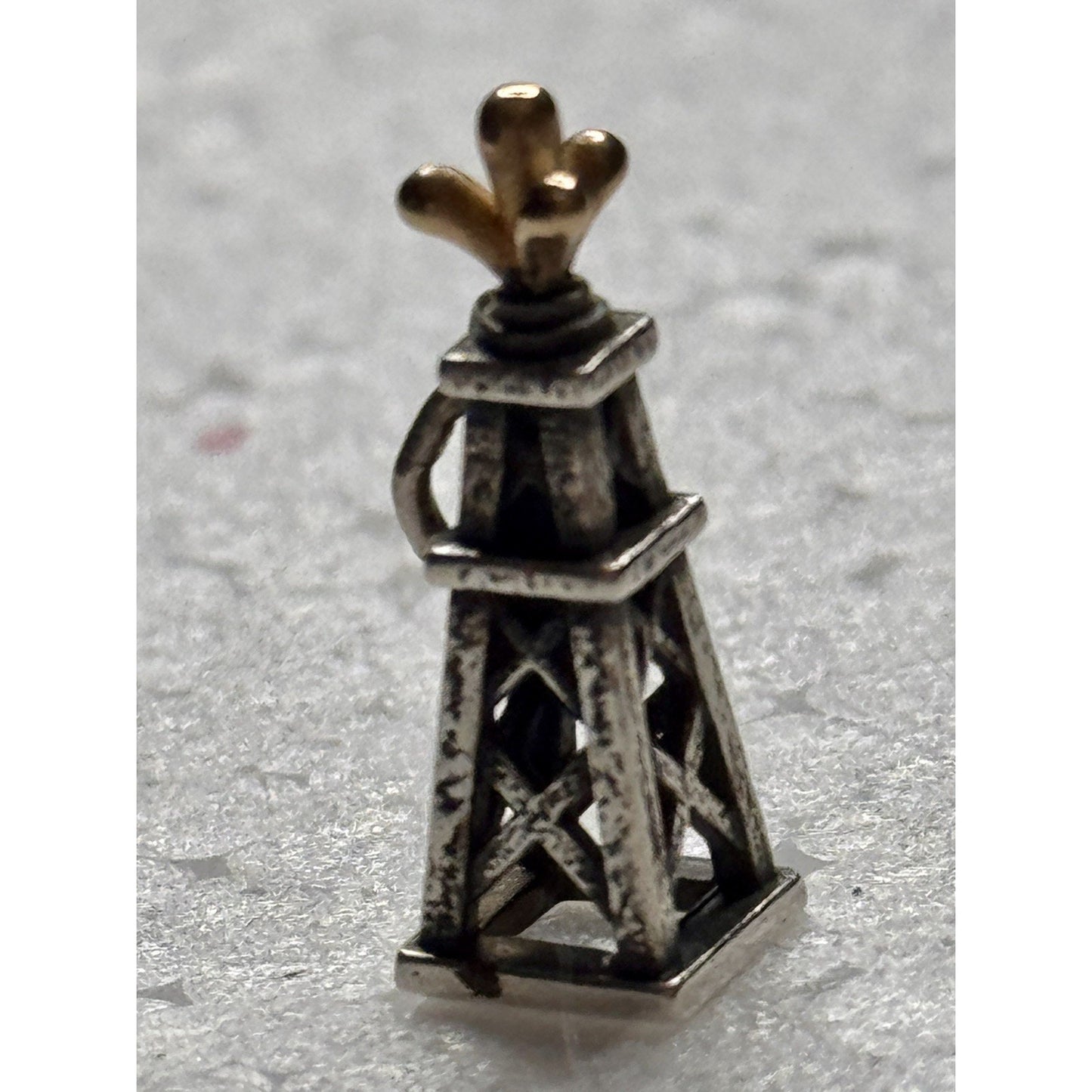 EUC James Avery Retired 14k Gold & Sterling Silver It’s A Gusher Oil Charm MINT