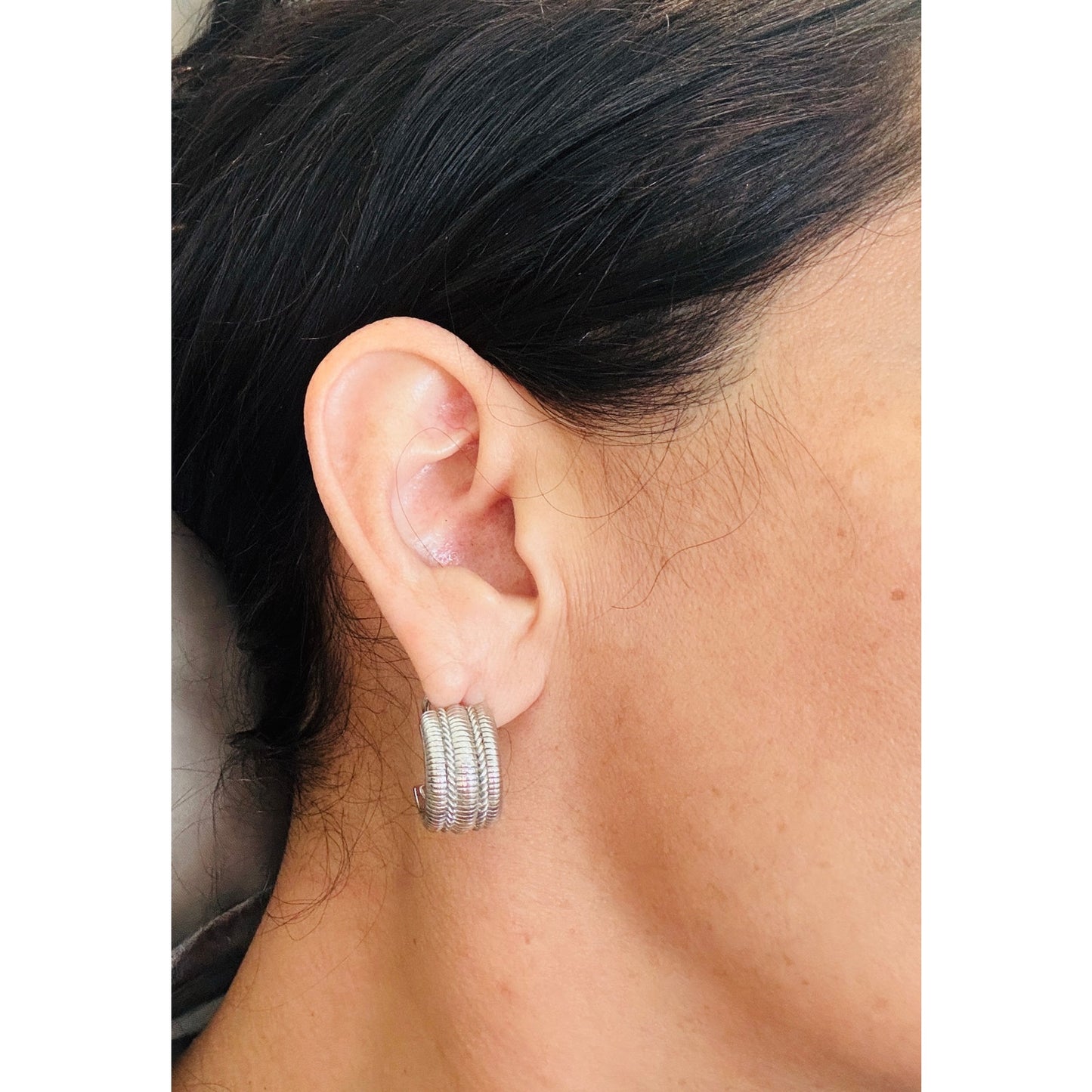 Judith Ripka Sterling Silver Ribbed Hoop Earrings 925 Omega Backs 15.4g Vintage