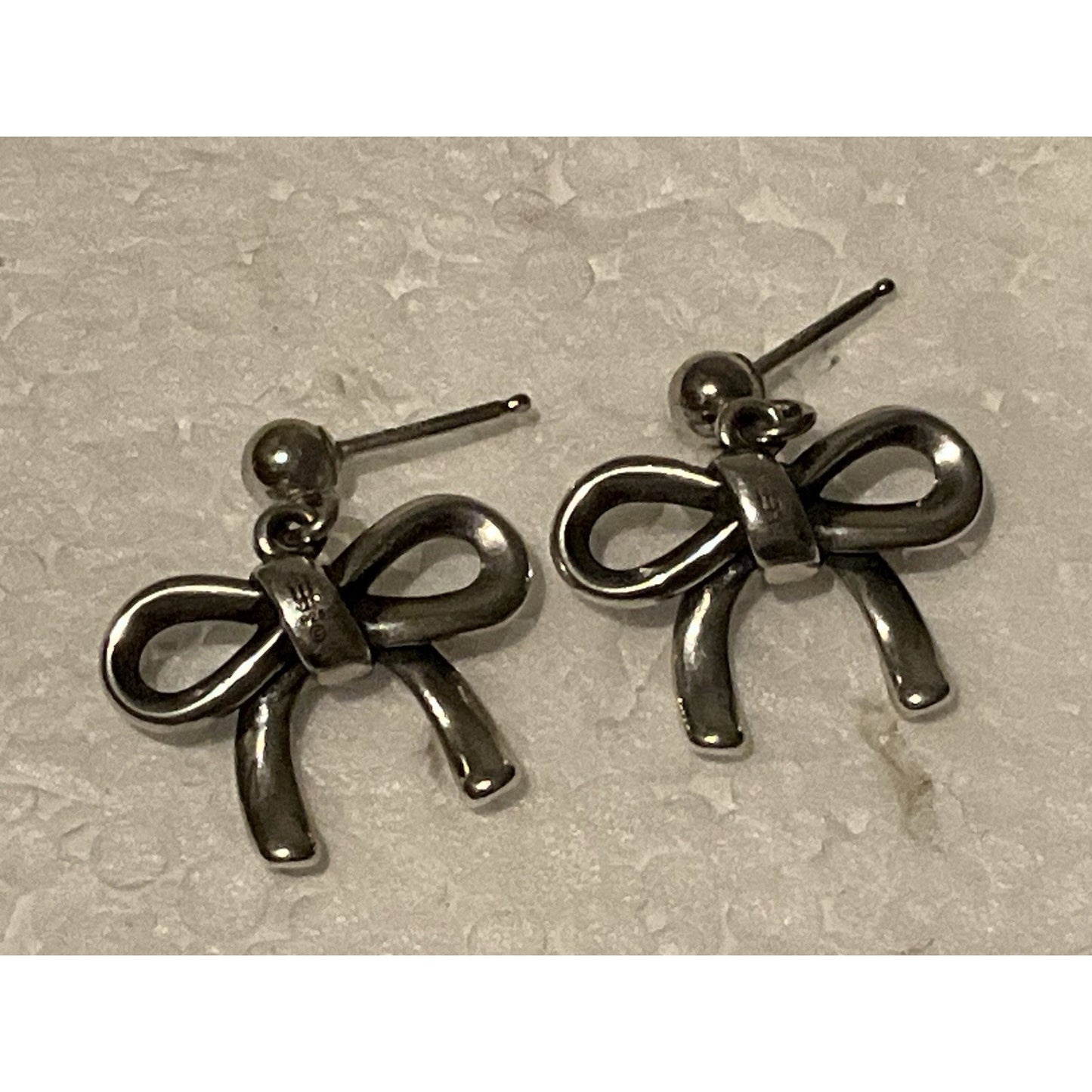 MINT CONDITION James Avery Retired Silver Bow Post Earrings In JA Box And Pouch Pre-Owned