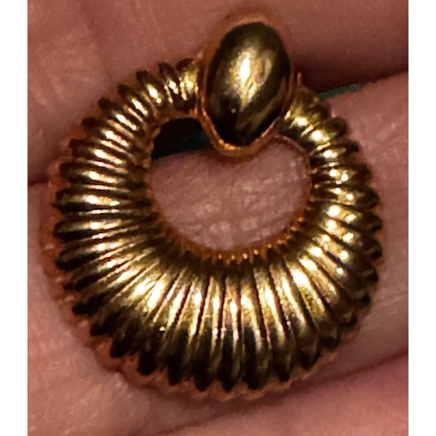 Vintage Simply Whispers RR Gold Tone Ribbed Hoop Door Knocker Pierced Earrings