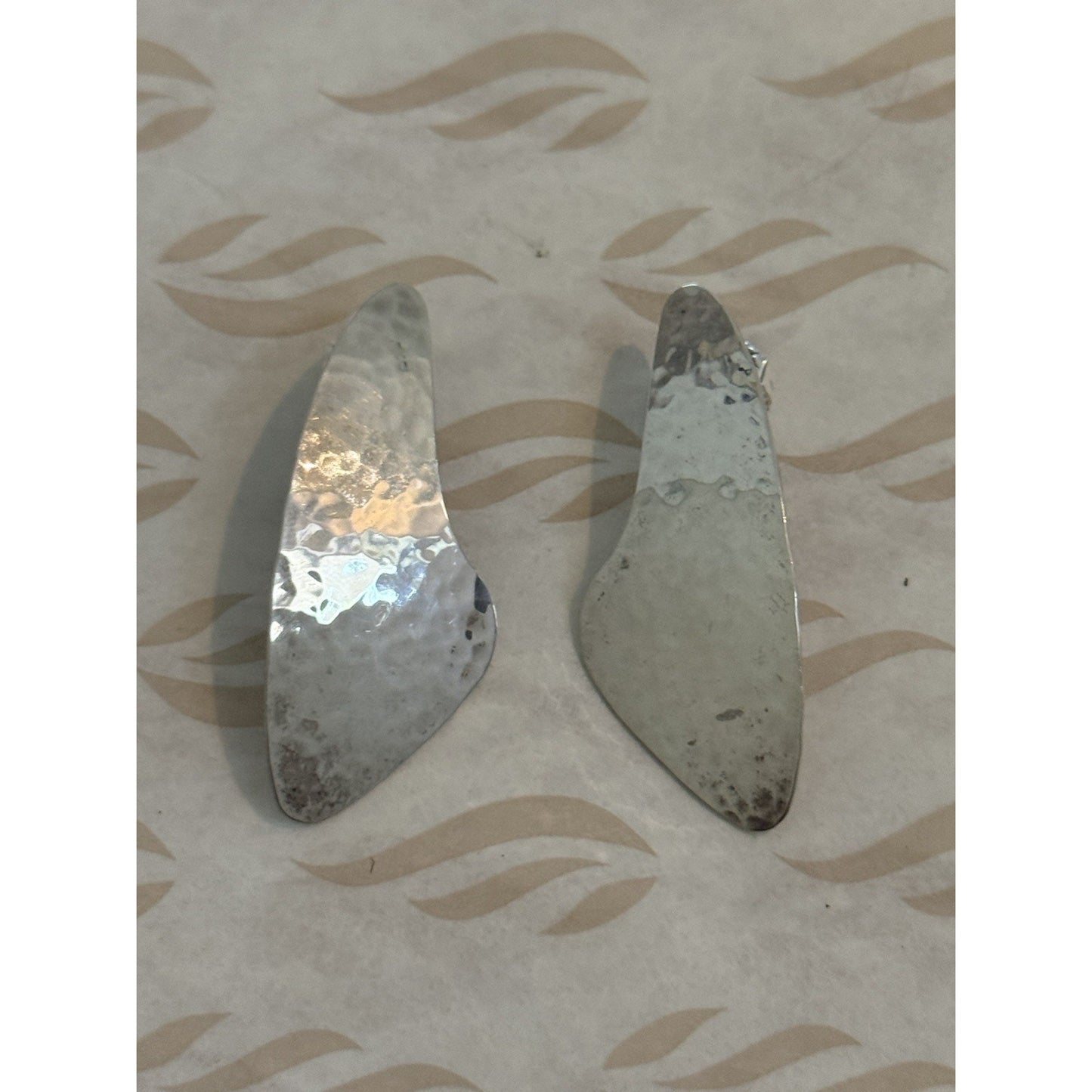 Pre Owned James Avery Retired Vintage Silver Hammered Curved Post Earrings
