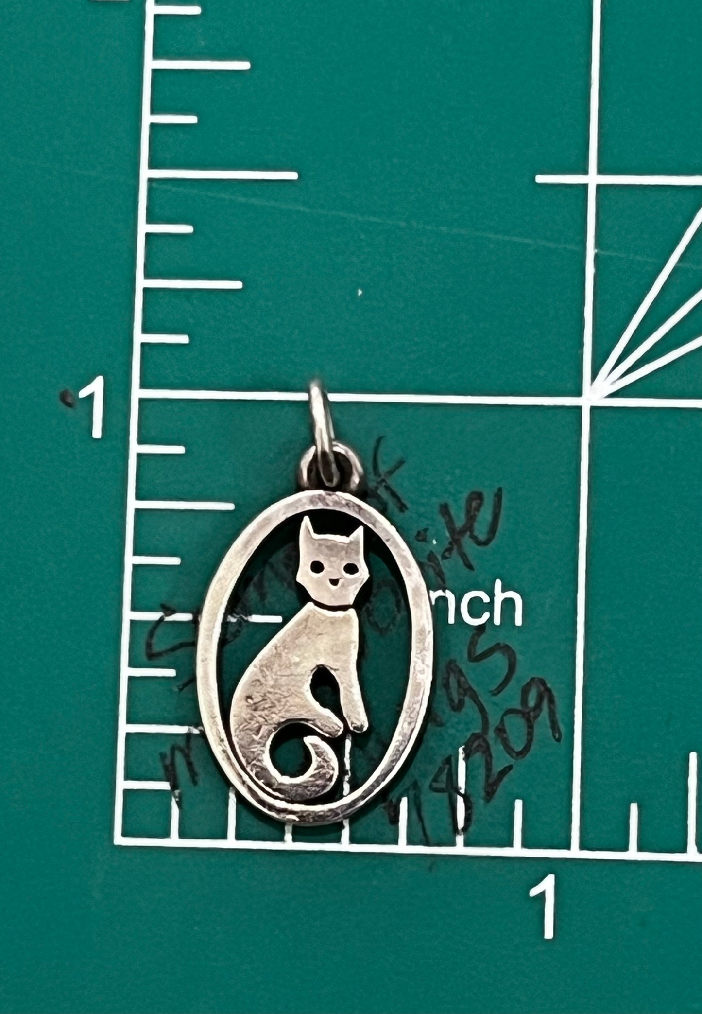 Preowned James Avery Retired Sterling Silver Oval Cat Charm