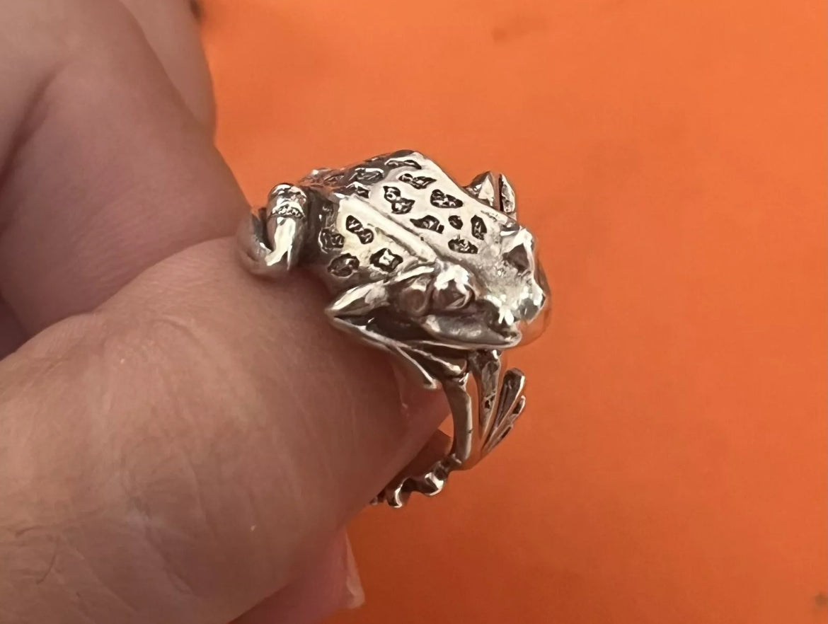 Preowned James Avery Retired Sterling Silver 3D Frog Ring Size 6