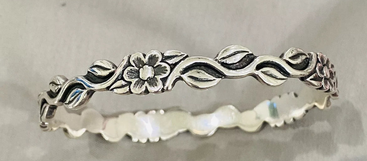Preowned James Avery Retired Silver Floral Bangle Bracelet