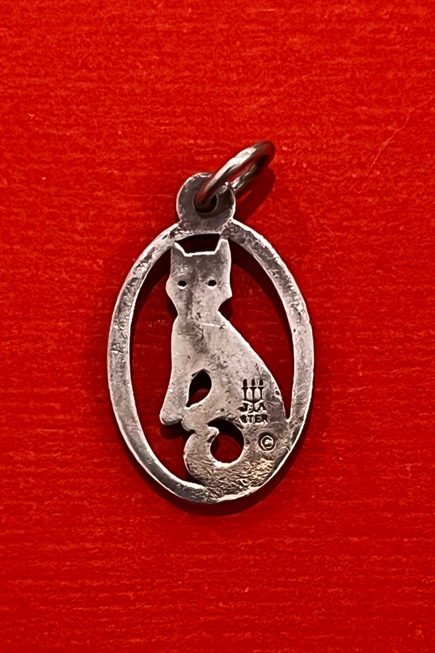Preowned James Avery Retired Sterling Silver Oval Cat Charm