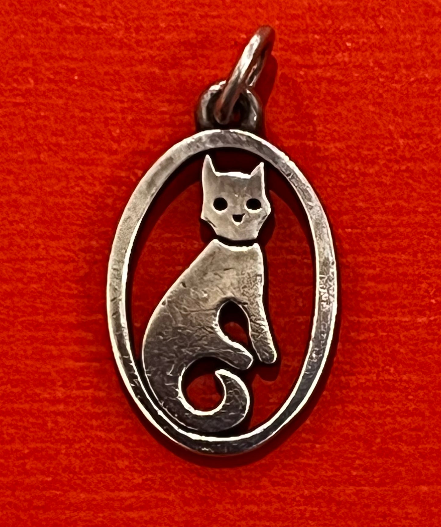 Preowned James Avery Retired Sterling Silver Oval Cat Charm