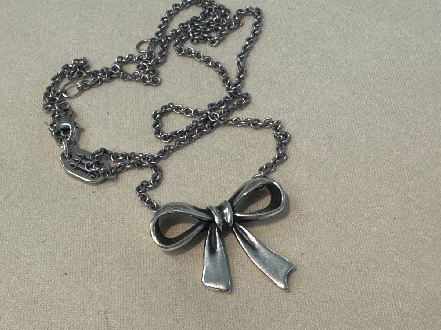 Pre Owned James Avery Retired Silver Bow Pendant Necklace 16” - 20”
