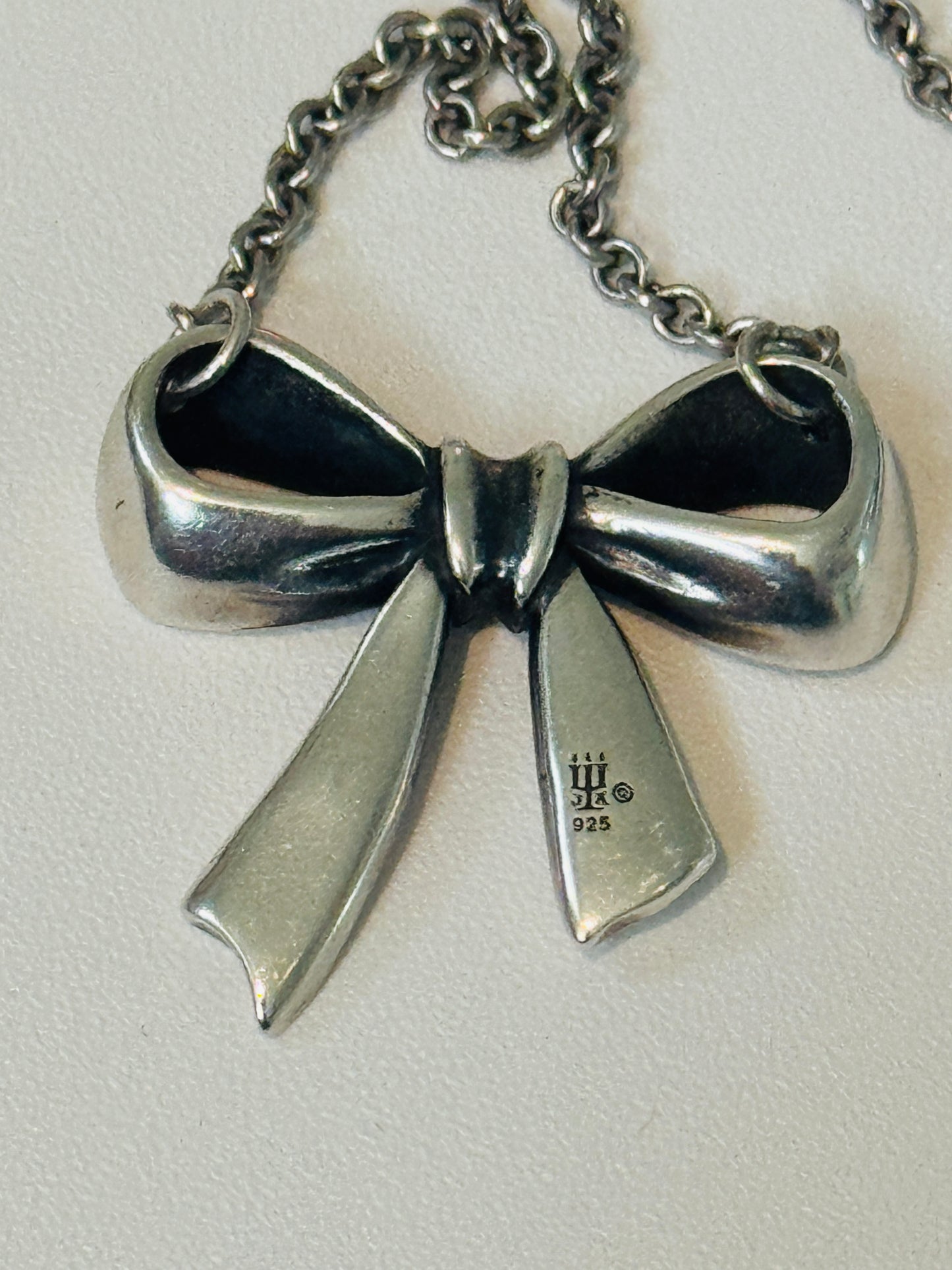 Pre Owned James Avery Retired Silver Bow Pendant Necklace 16” - 20”