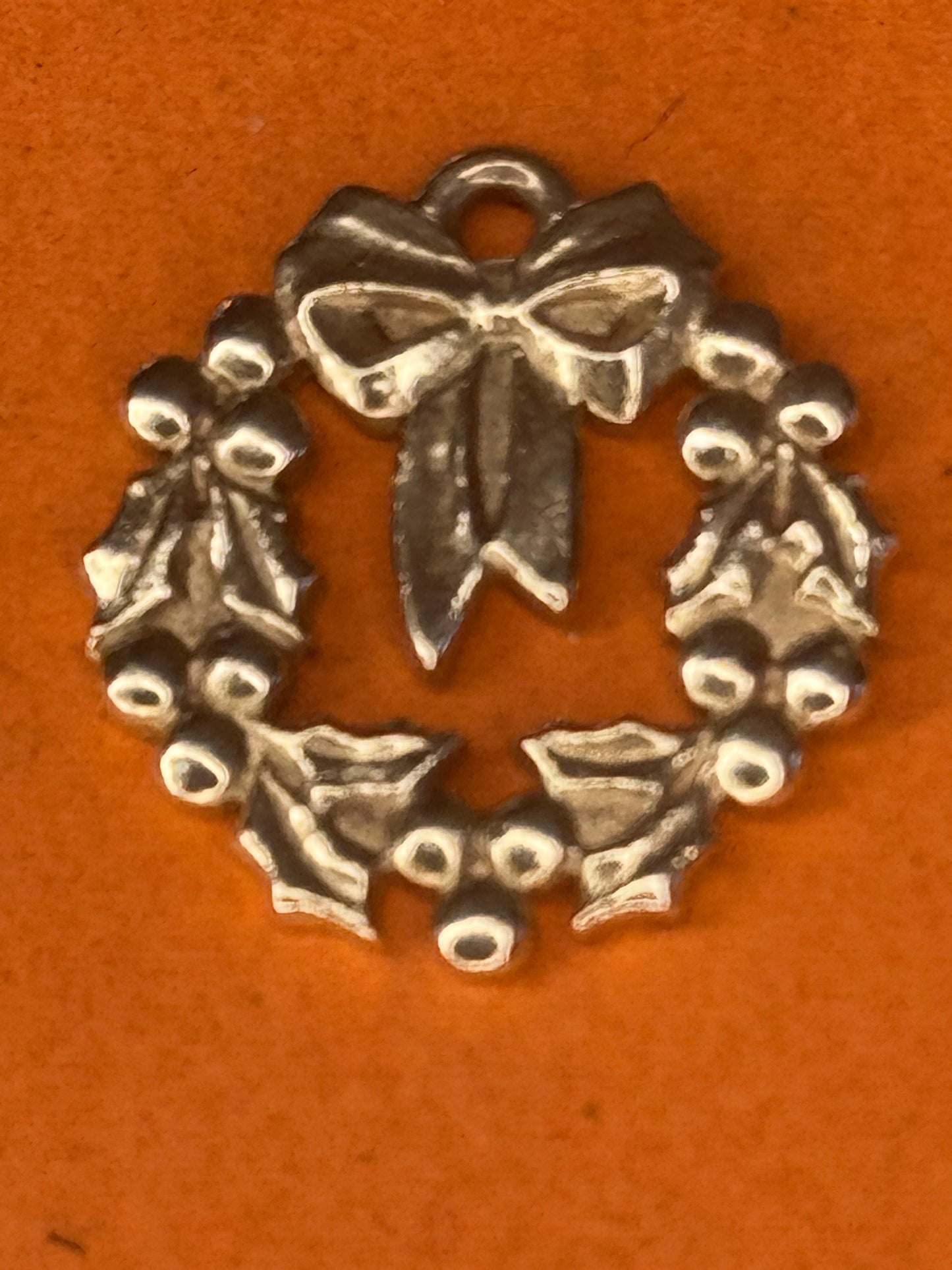Pre Owned James Avery Retired RARE 14k Gold Christmas Wreath Charm