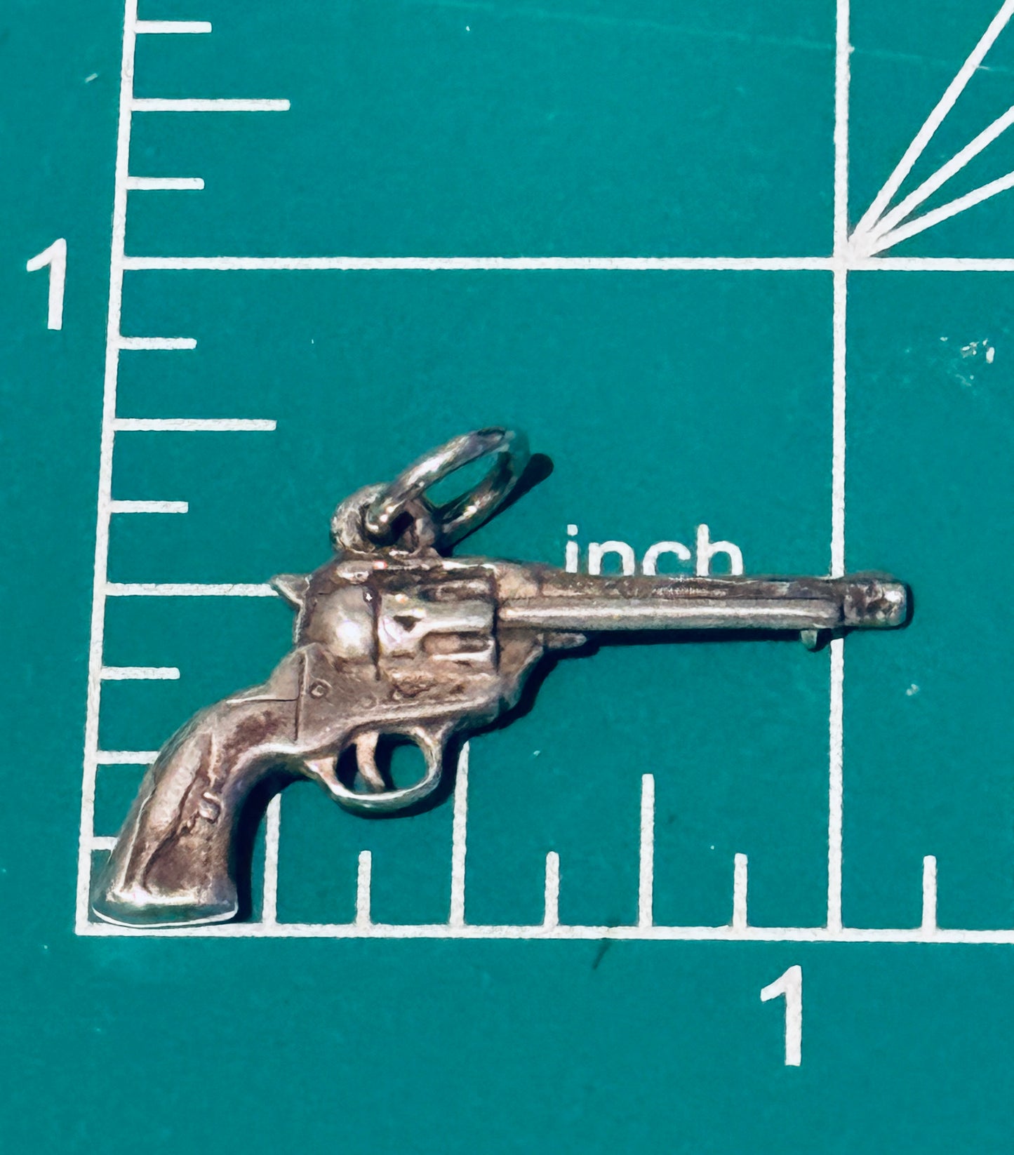 Pre Owned James Avery Retired RARE HARD TO FIND Six Shooter Gun Pistol Silver Charm