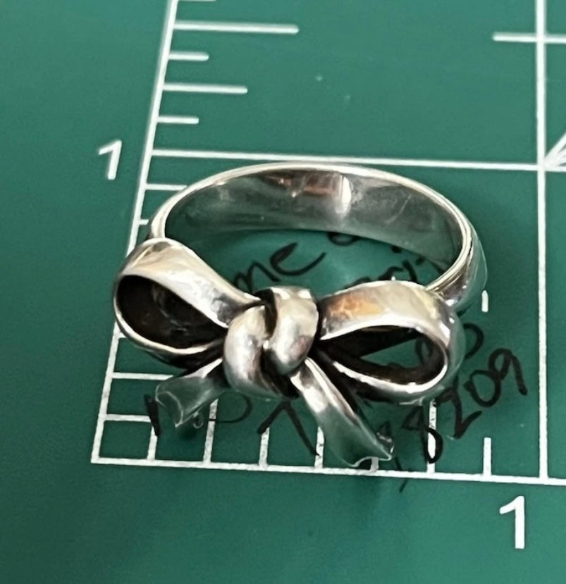 Pre Owned James Avery Retired Silver Bow Ring Hard to Find!
