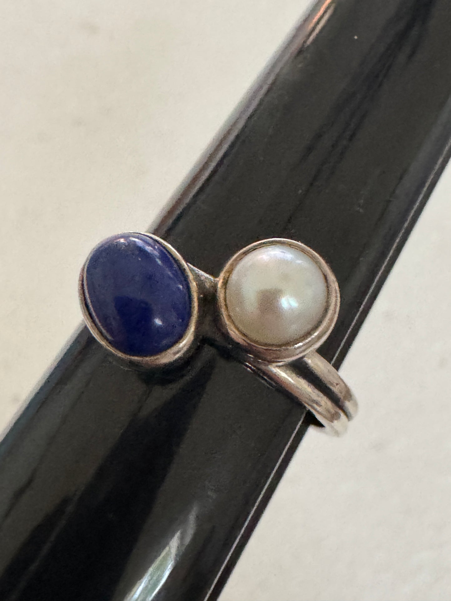 Pre Owned James Avery Retired Lapis Luzuil Cabachon And Pearl Silver Ring Size 9.75