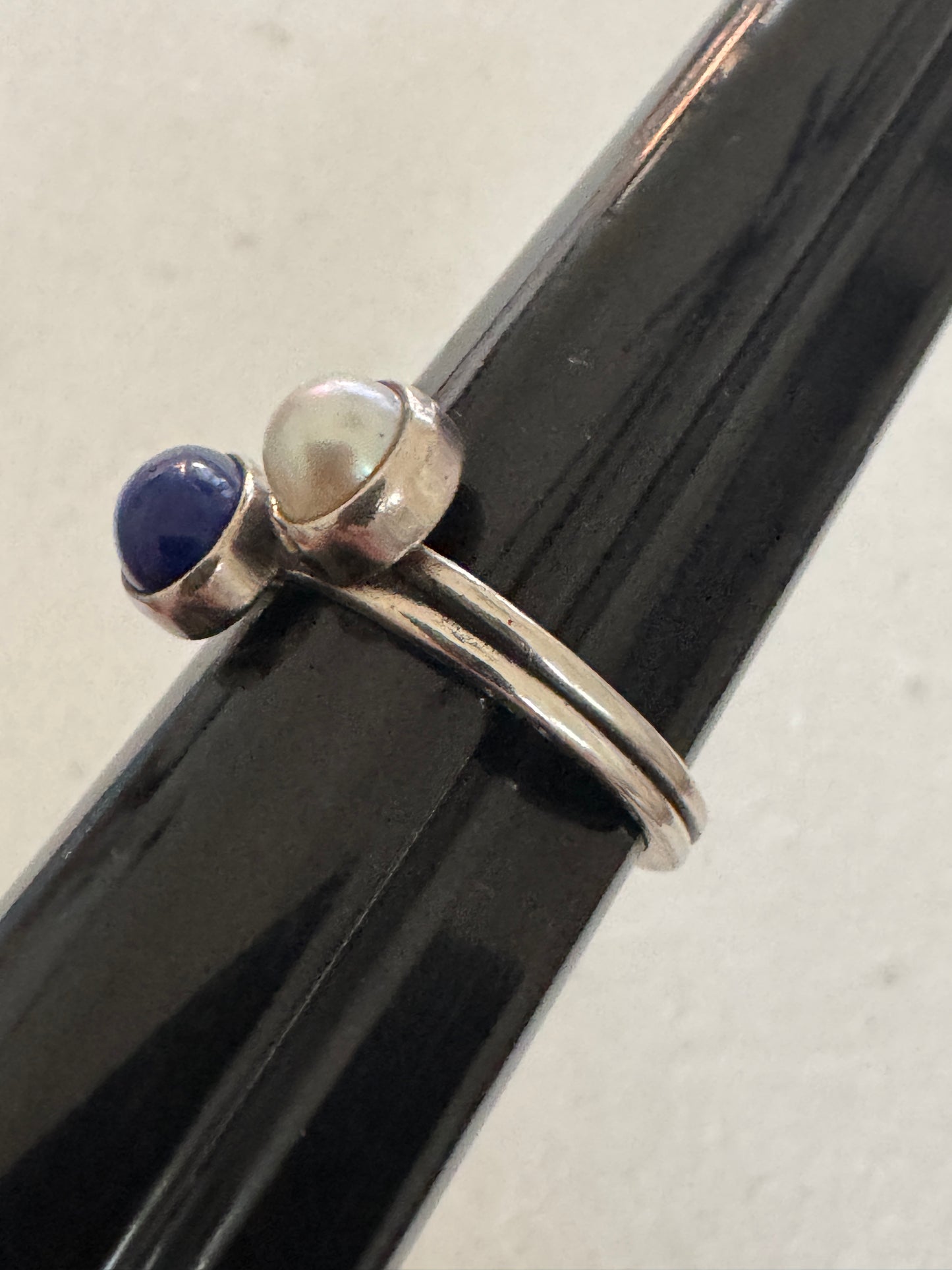 Pre Owned James Avery Retired Lapis Luzuil Cabachon And Pearl Silver Ring Size 9.75