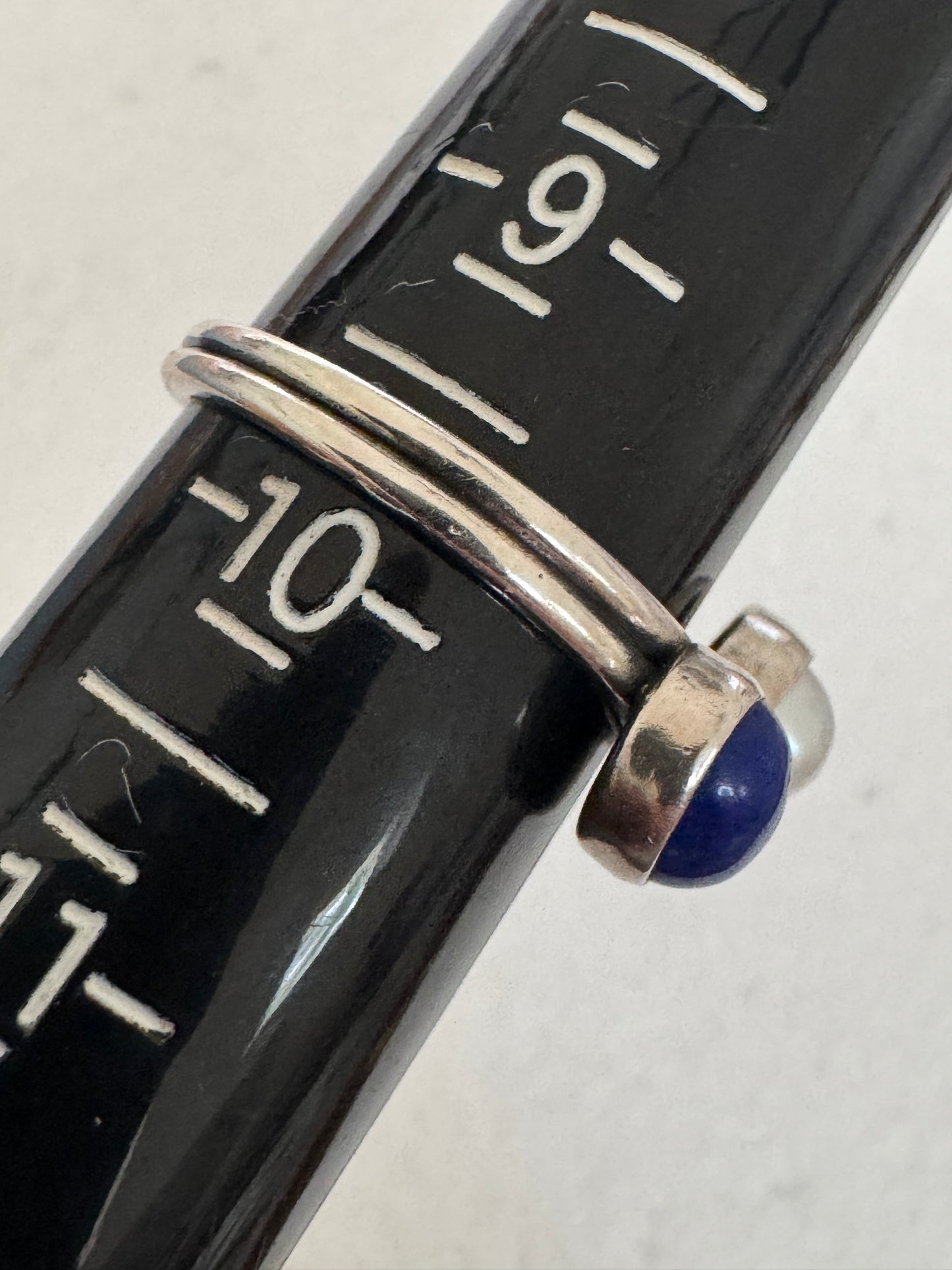 Pre Owned James Avery Retired Lapis Luzuil Cabachon And Pearl Silver Ring Size 9.75