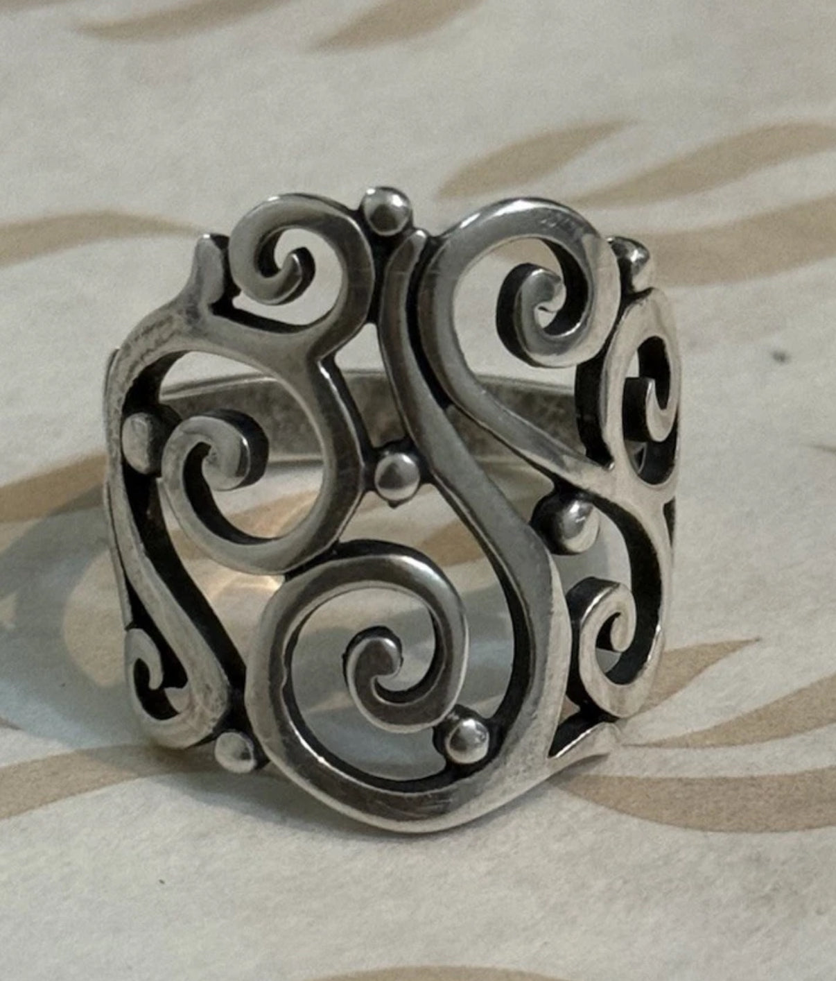 Pre-Owned James Avery Retired Sterling Silver Open Sorento Scroll Ring Size 8