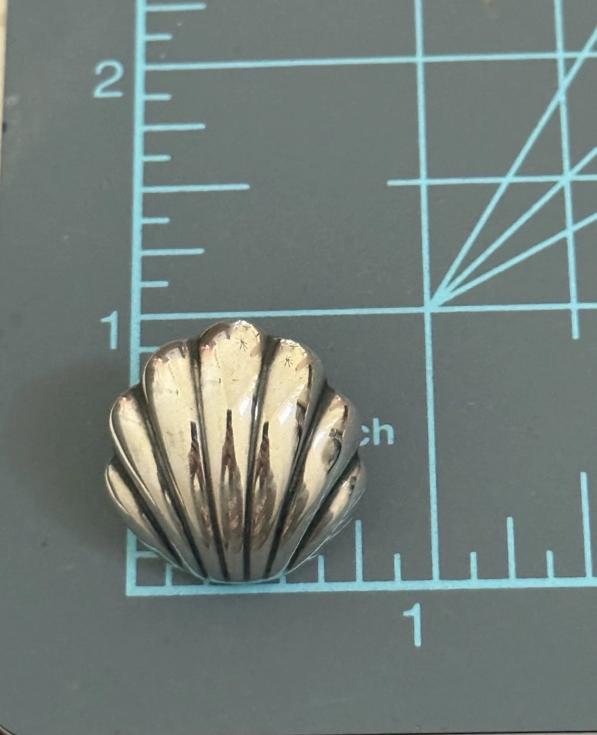 Pre-Owned James Avery Retired Sterling Silver Seashell Stud Earrings