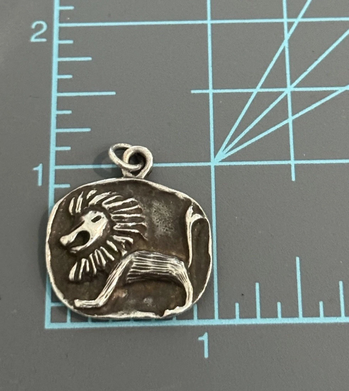 Pre-Owned James Avery Rare Retired Sterling Silver Leo Lion Zodiac Pendant