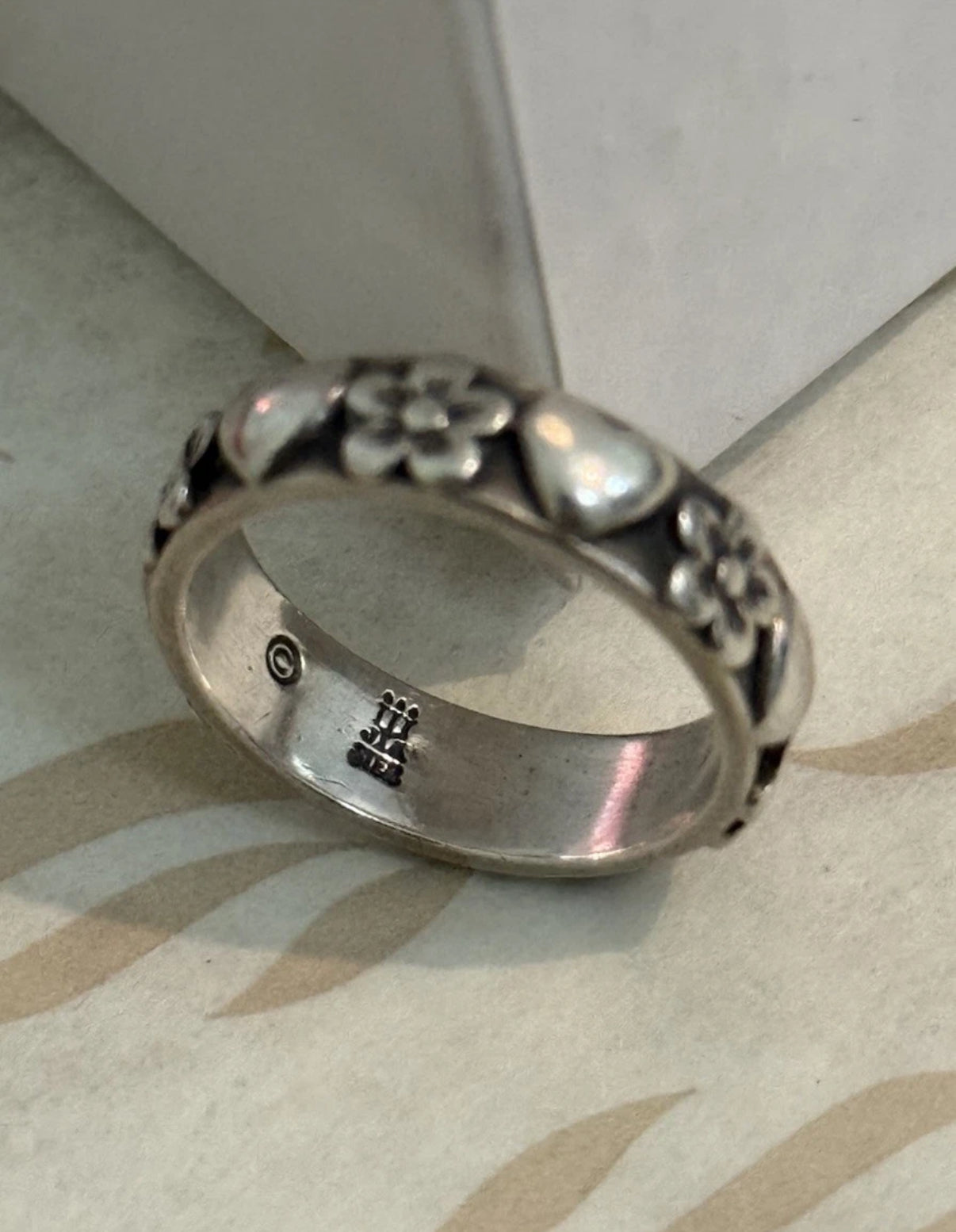 Pre-Owned James Avery Retired Sterling Silver Hearts & Flowers Ring Size 5.5