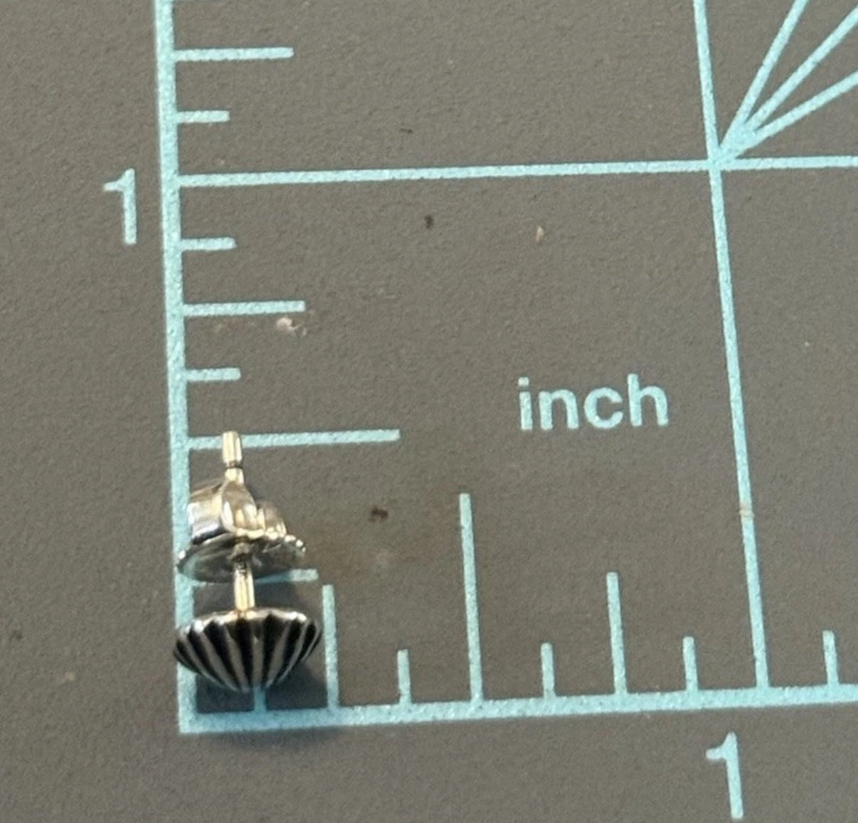 Pre-Owned James Avery Retired Sterling Silver Shell Studs Earrings