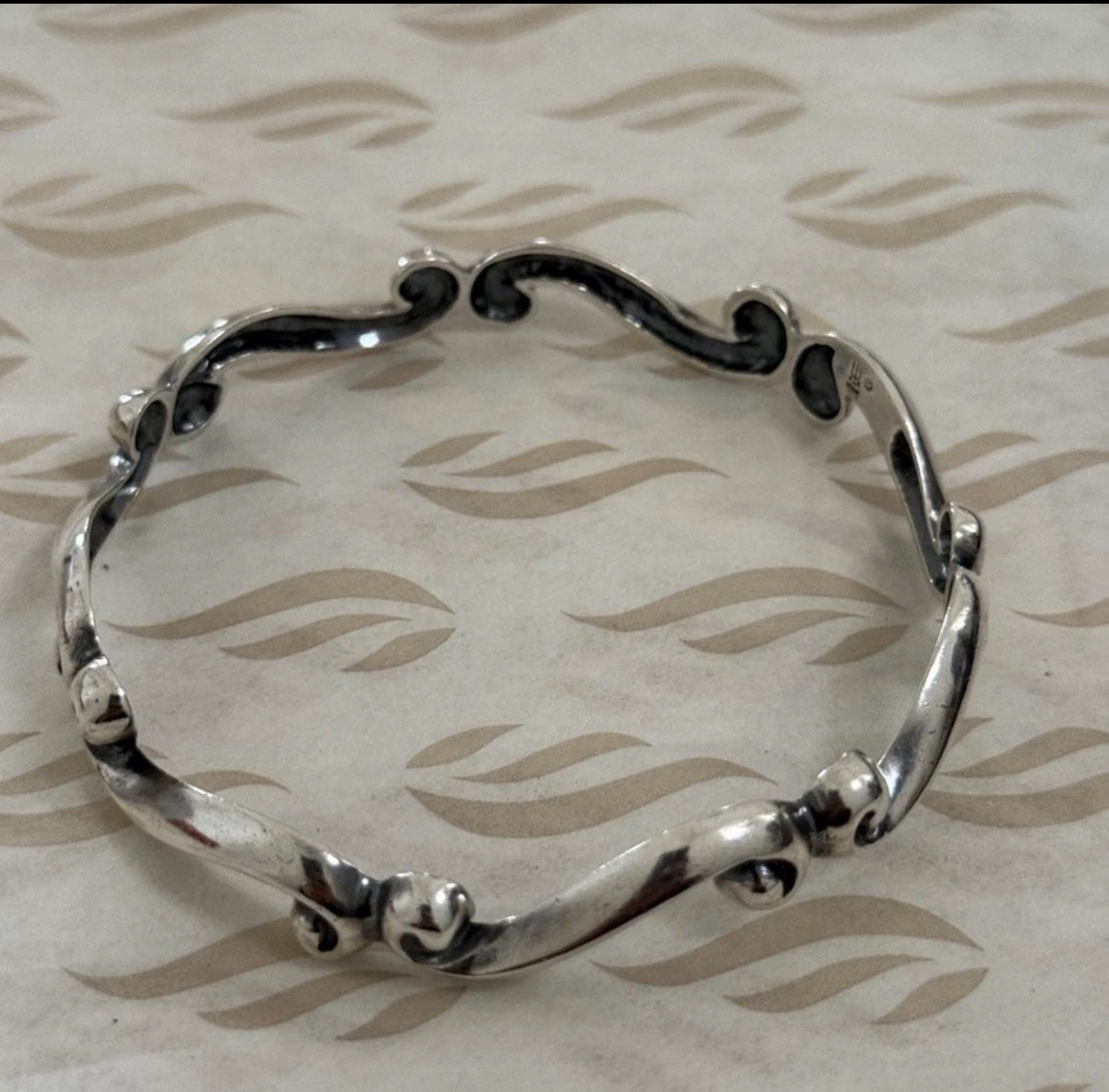 Pre-Owned James Avery Retired Sterling Silver Europa Scroll Bangle Bracelet