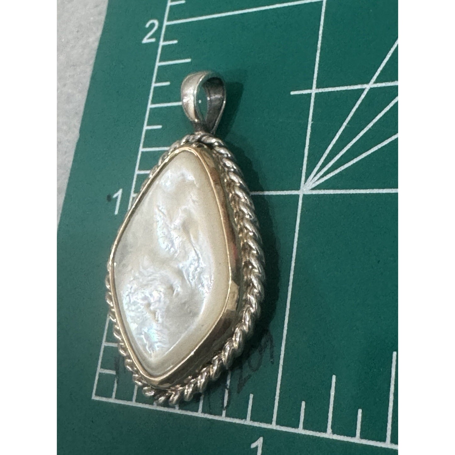 James Avery RETIRED Alessandra Mother Of Pearl MOP 14k Gold & Silver Pendant Pre-Owned