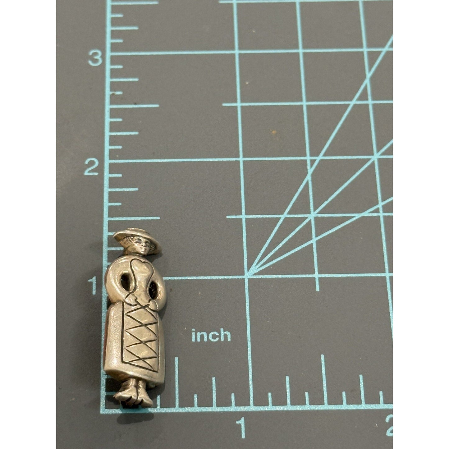 Pre Owned Retired James Avery Silver Prairie Woman / Dutch Girl Pin Brooch RARE