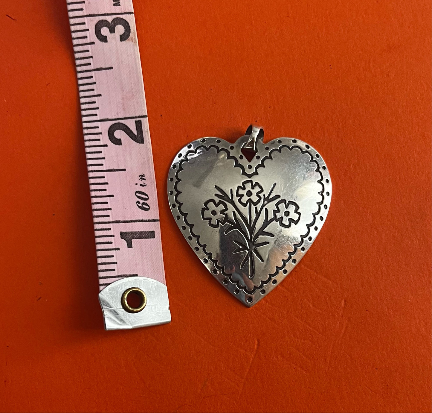 Pre-Owned Retired James Avery Silver Vintage Floral Heart Pendant