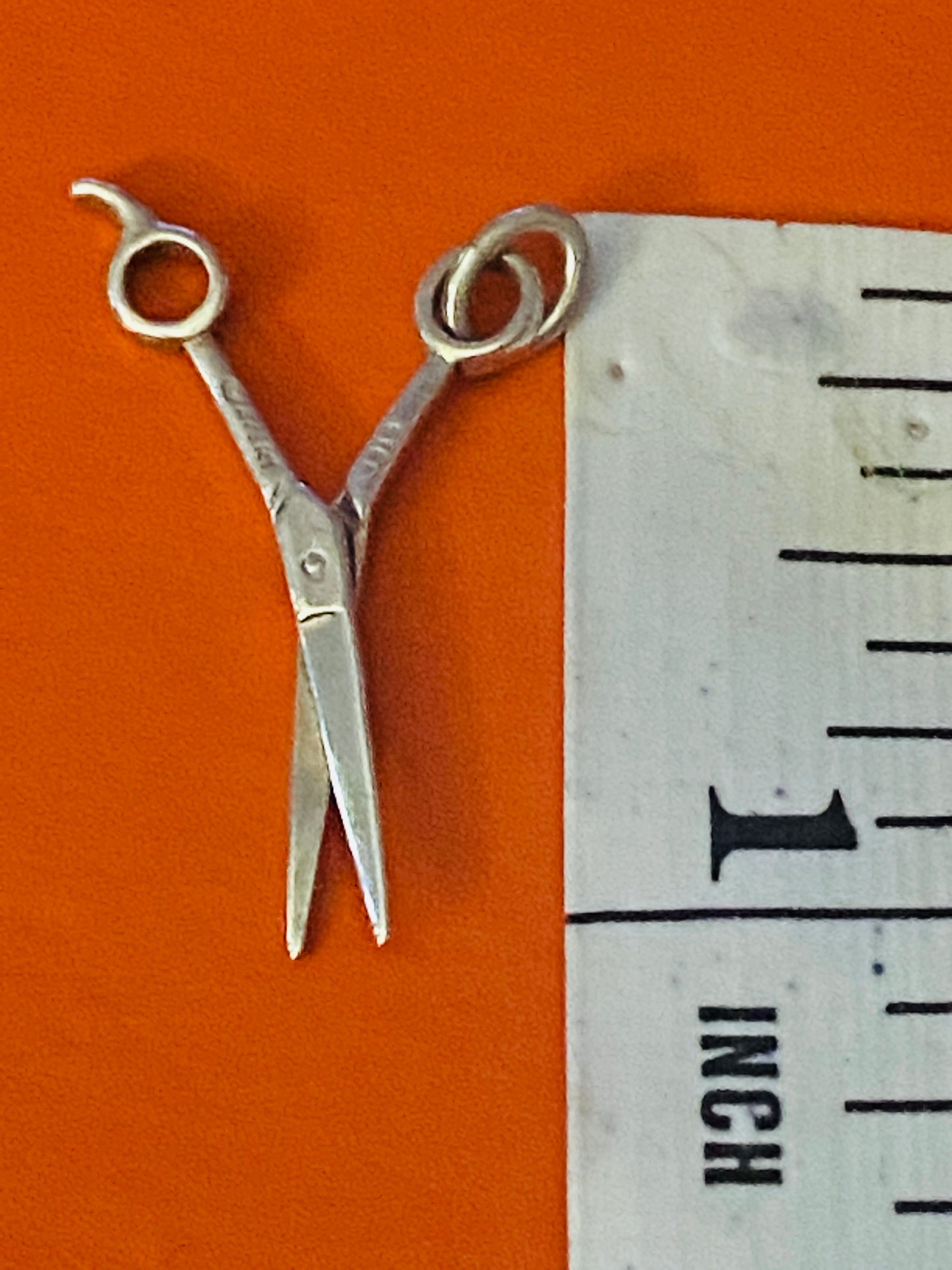 Pre-Owned James Avery Retired & HTF Silver Scissors Shears Charm