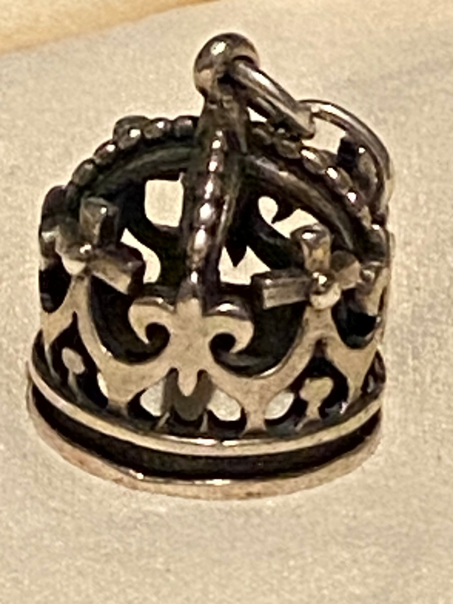 Pre-Owned James Avery Retired Rare Silver Crown Charm or Pendant