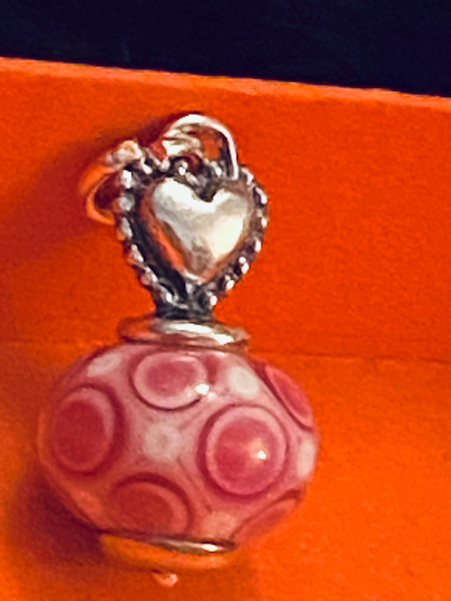 Pre-Owned James Avery Retired Silver Heart Pink and White Glass Art Bead Charm