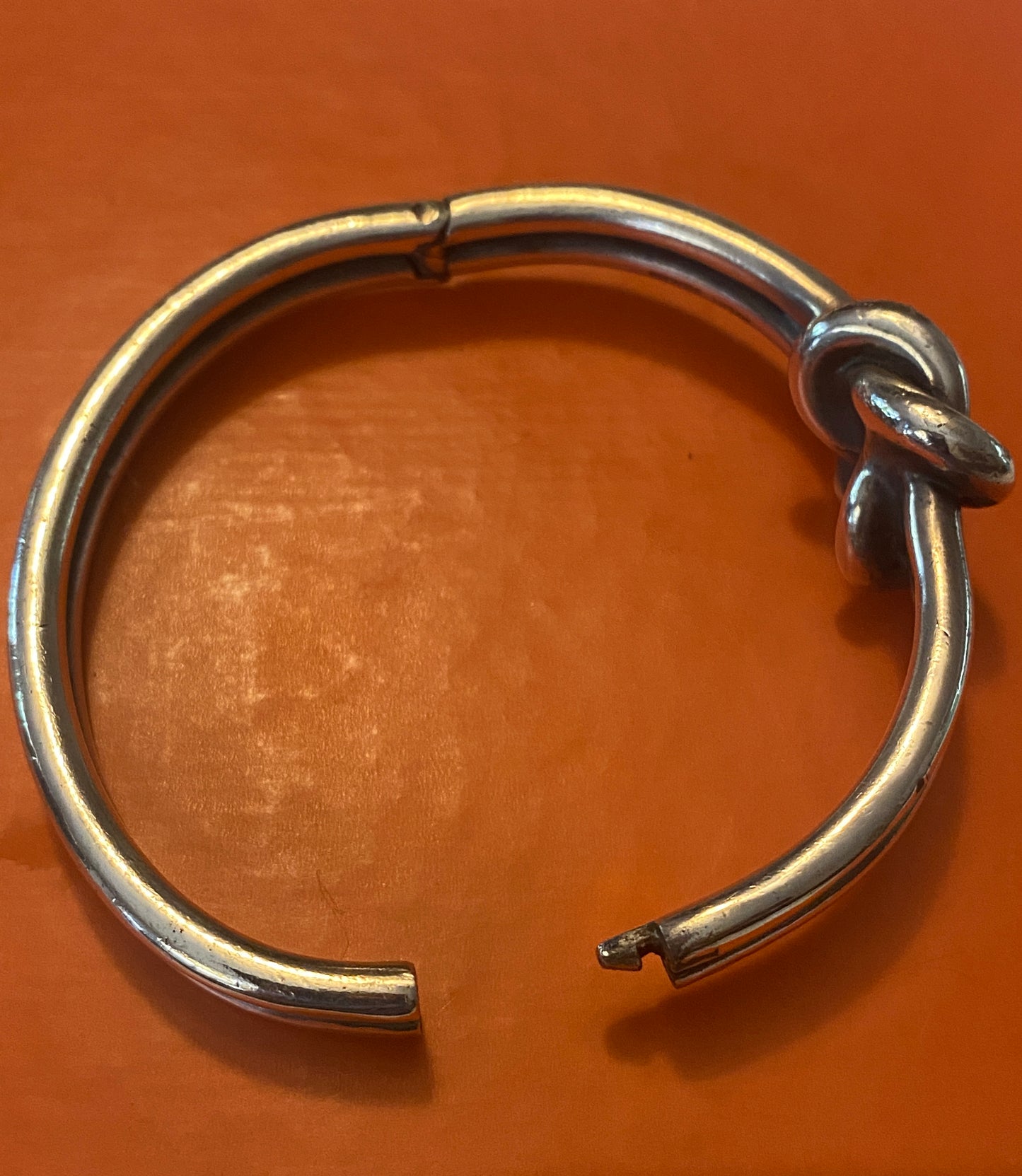 Pre-Owned James Avery Retired Bold Silver Lovers Knot Bangle Clasp Bracelet M
