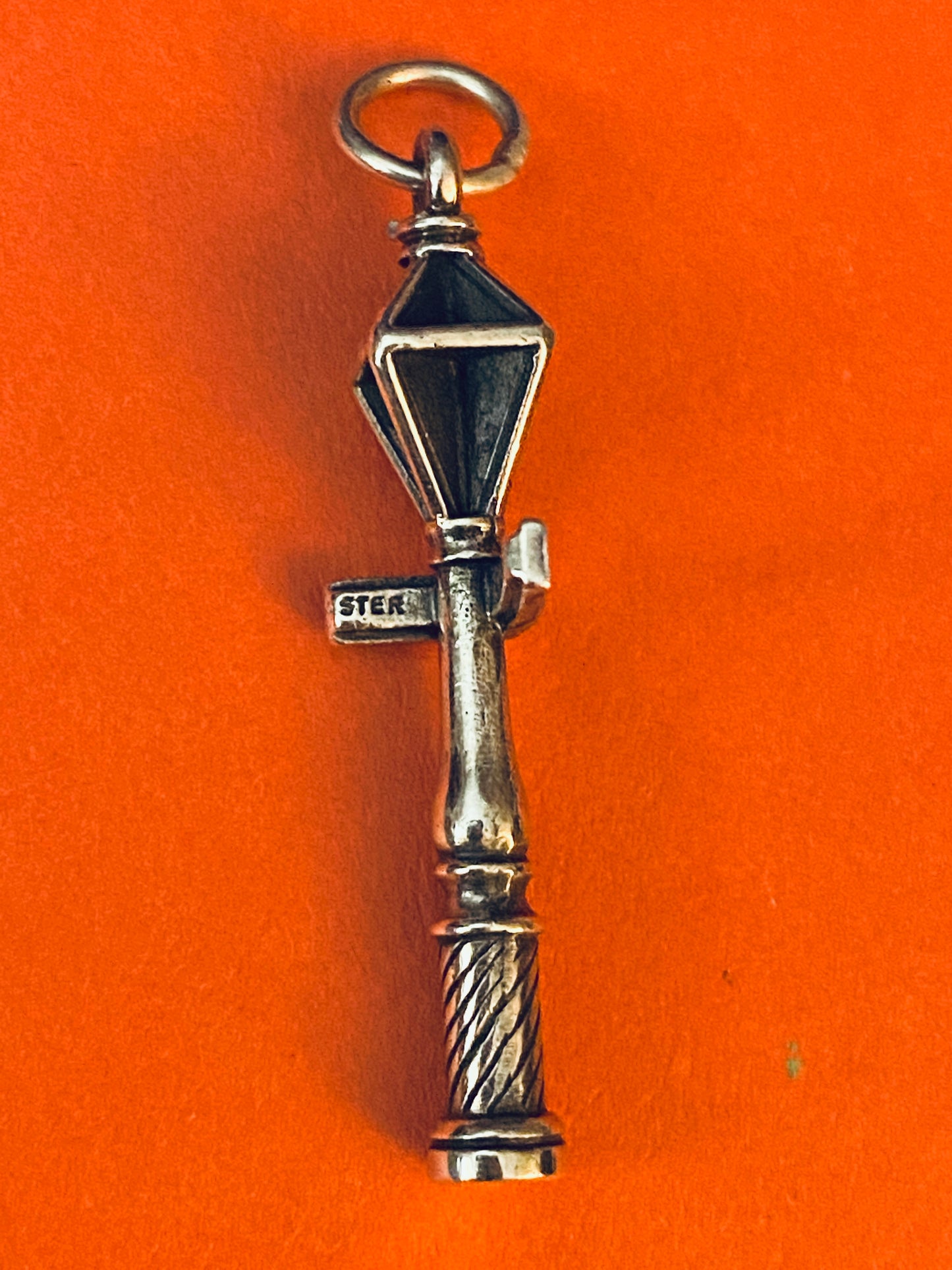 Pre Owned James Avery Retired RARE HTF Silver Lamp Post Charm