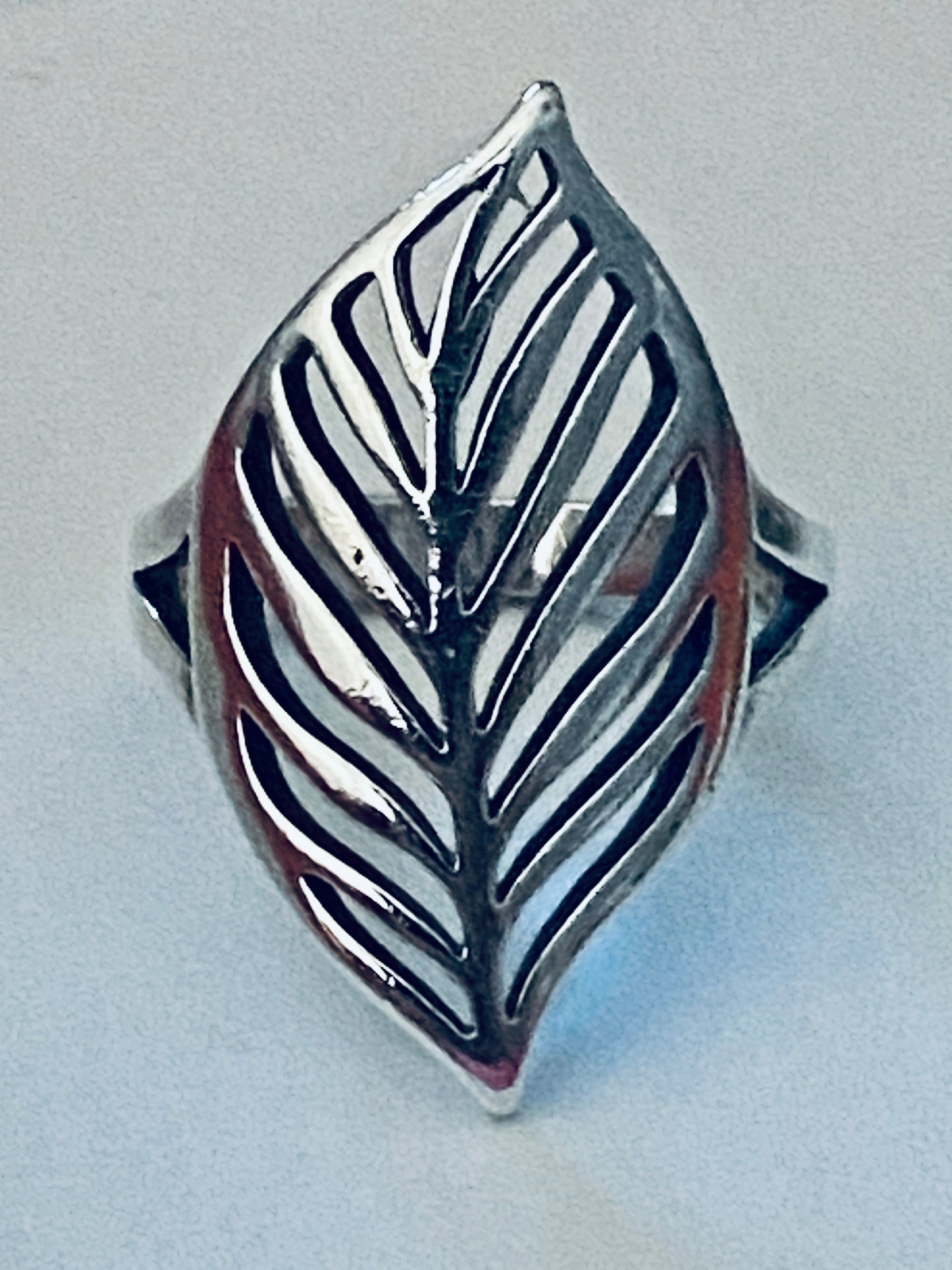 Pre-Owned Retired James Avery Silver HTF Open Leaf Ring Size 9 Pre-Owned