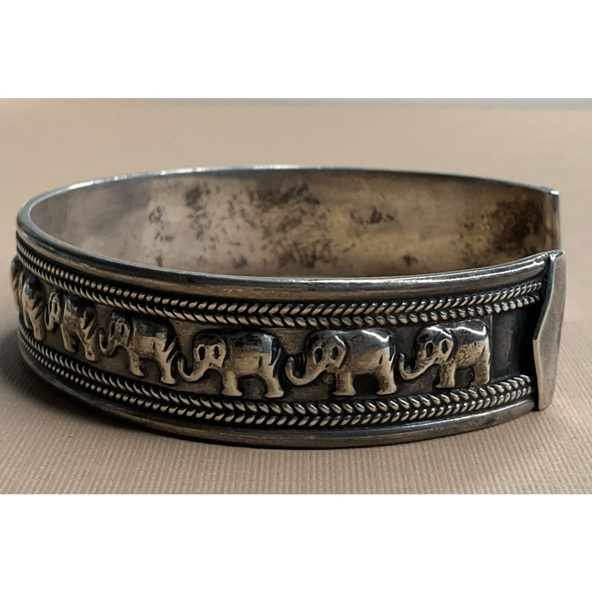 925 Sterling Silver Elephant Cuff Bracelet 27g Oxidized Rope Detail Vintage