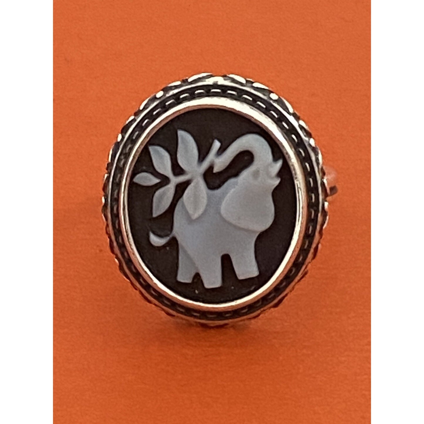 James Avery Retired HTF Sterling Silver Cameo Elephant Ring Size 6 Pre-Owned