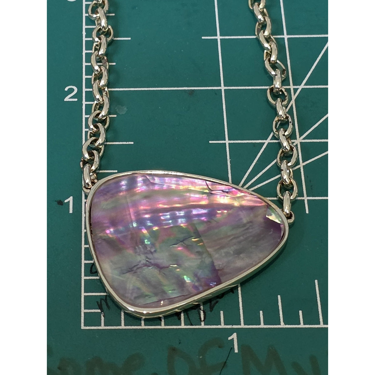 Retired KENDRA SCOTT Mckenna Gold Statement Pendant Necklace in Lilac Abalone