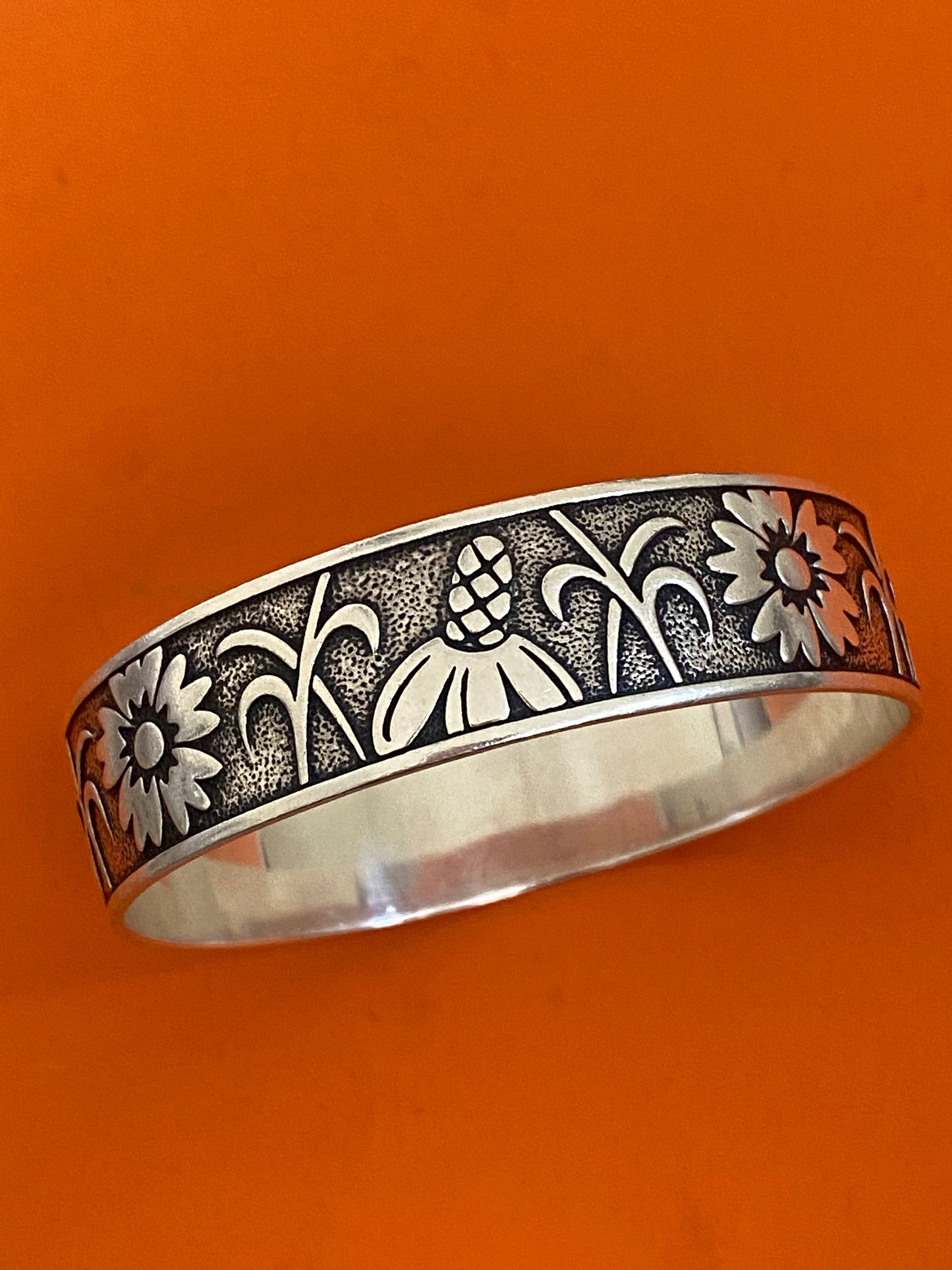 Preowned James Avery Retired Rare Silver WILDFLOWER SUNFLOWER Bangle Bracelet Sz M