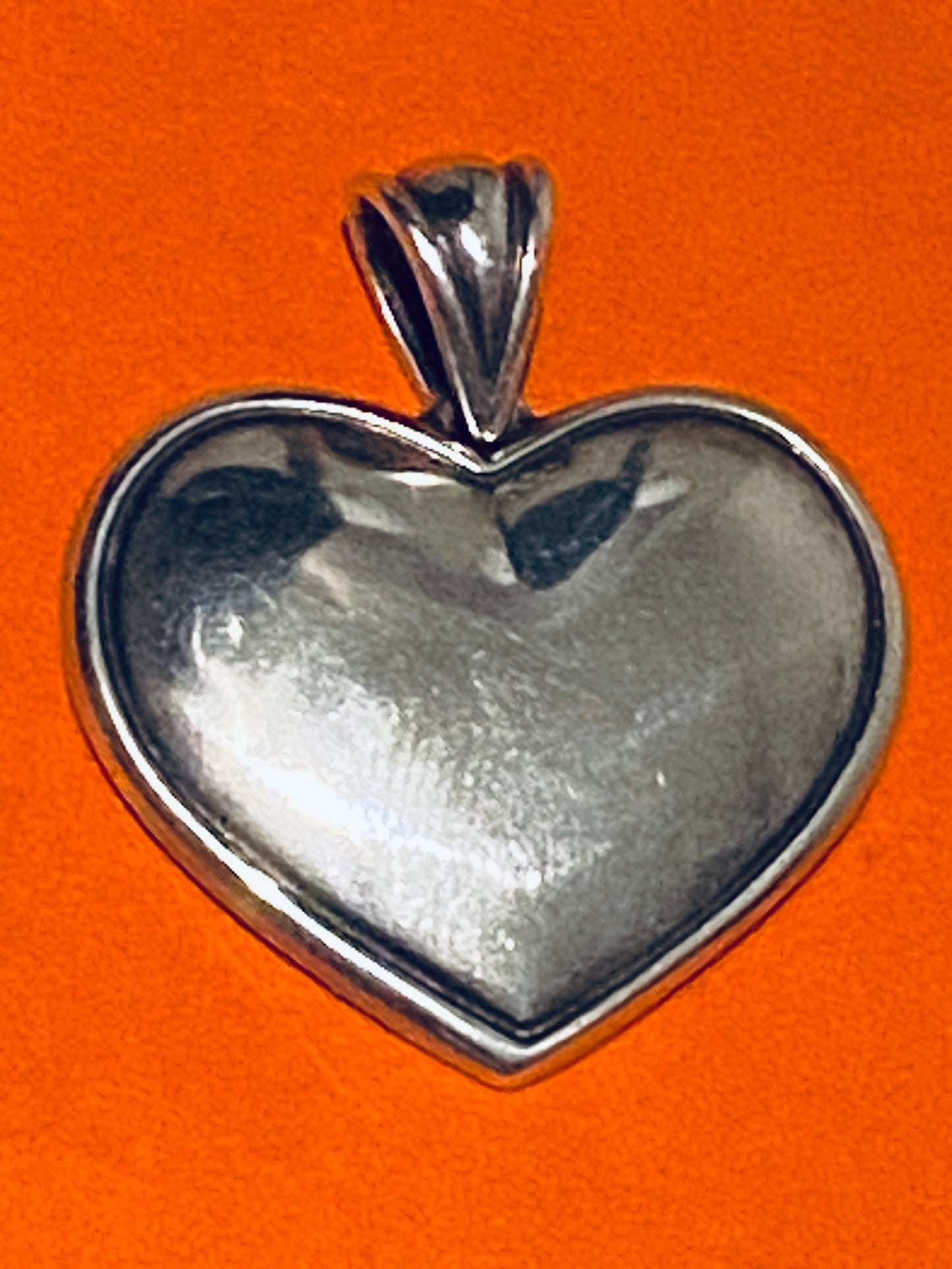 Preowned James Avery Retired Silver Engravable ORIGINAL Release Heart Pendant