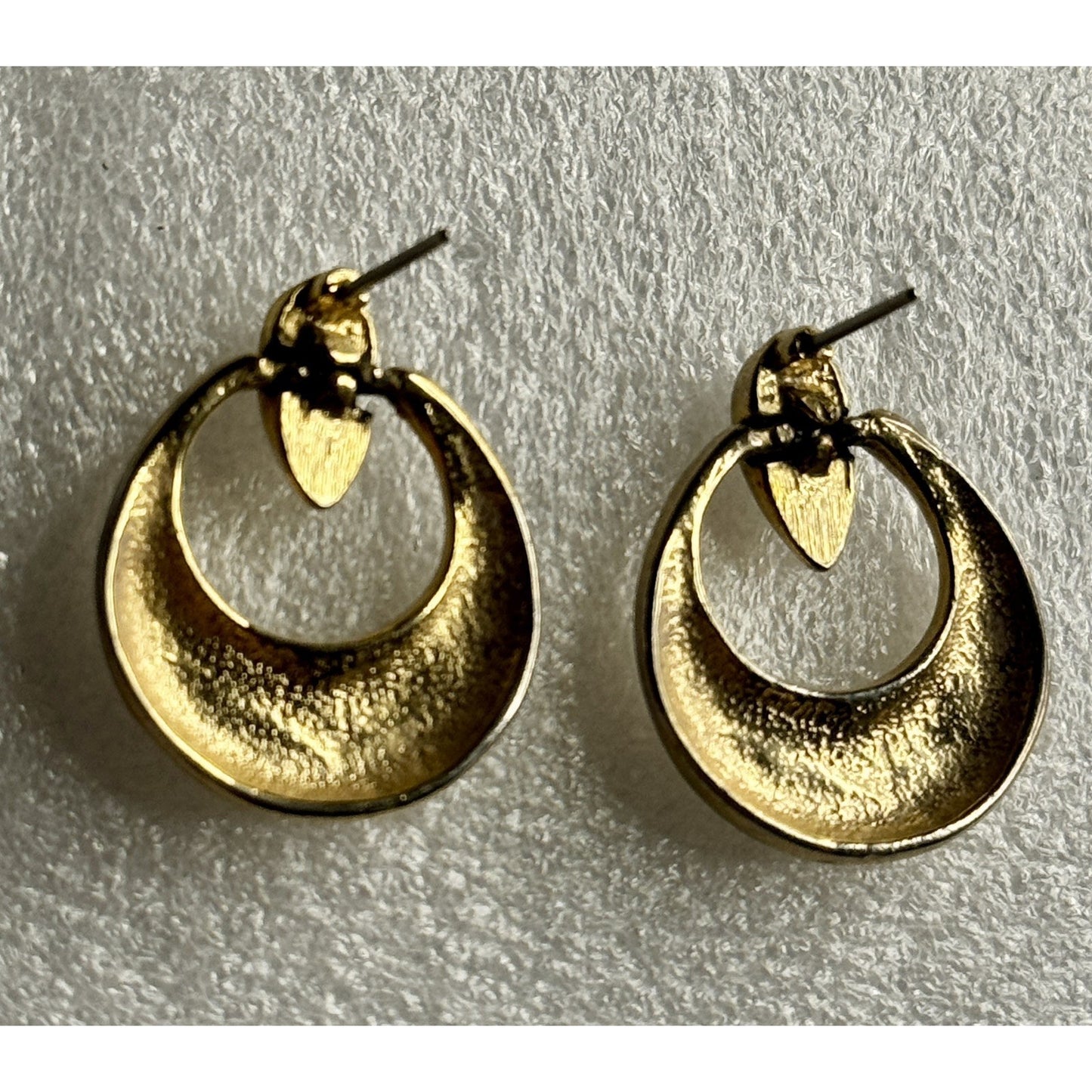 Vintage Gold Tone Cream Enamel Door Knocker Post Pierced Earrings 1” 80s - 90s