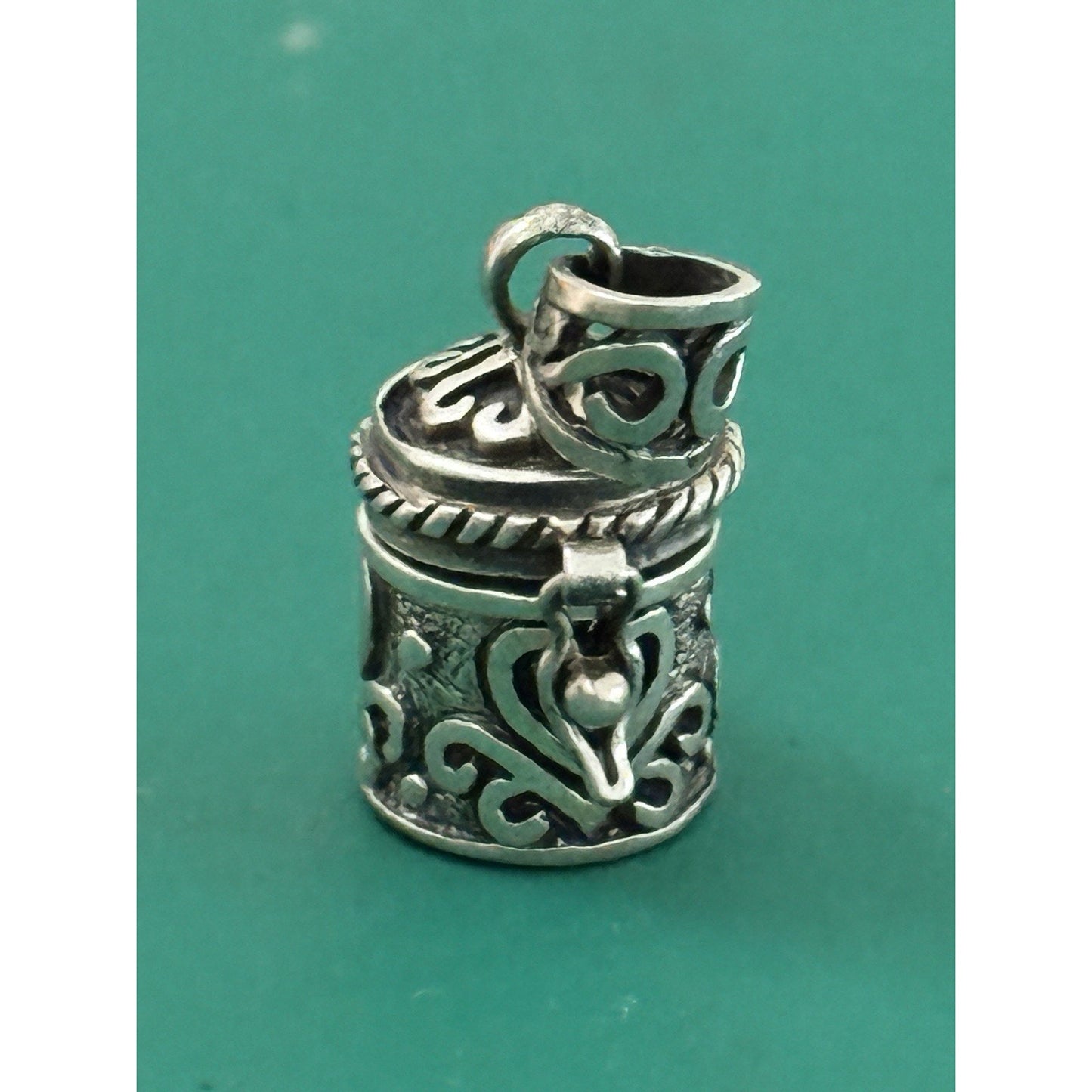 Vintage IBB 925 Sterling Silver Hinged Prayer Box Keepsake Pendant 4.4g