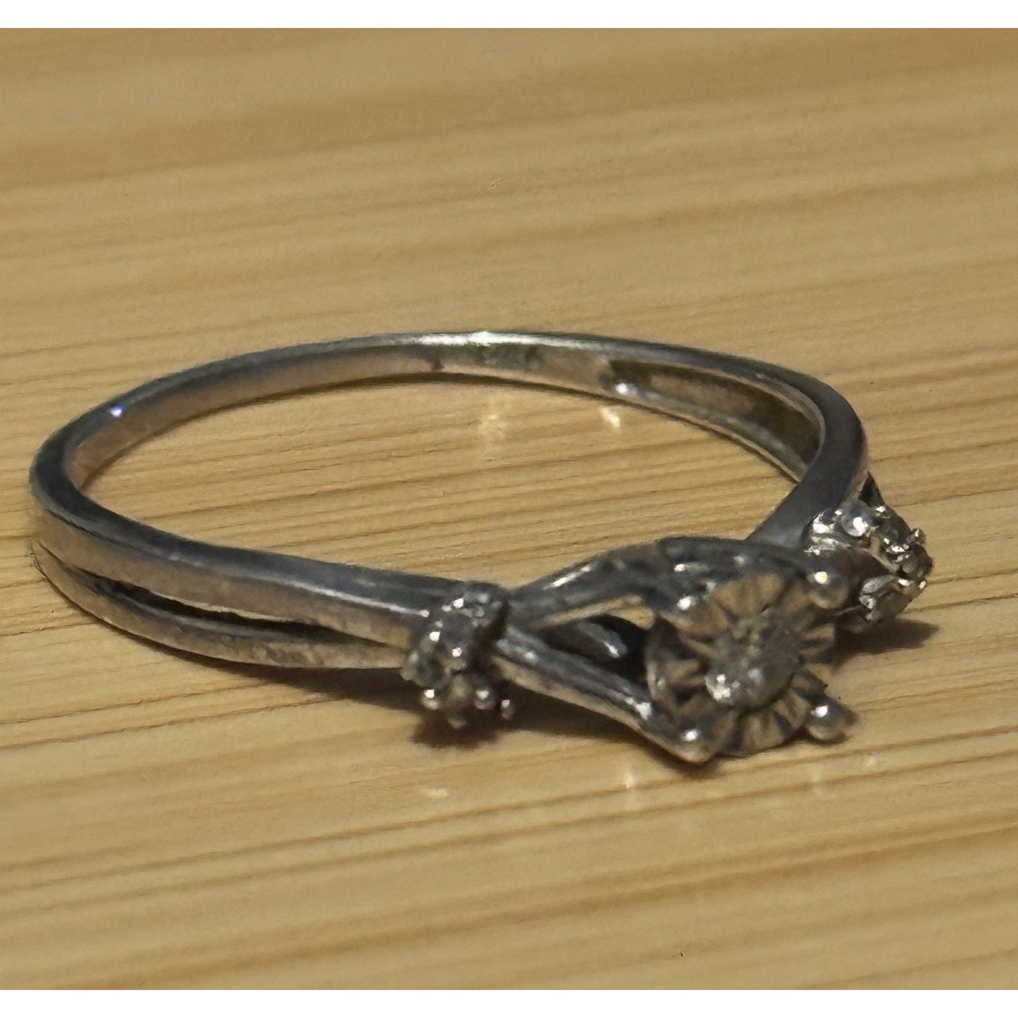 Vintage Sterling Silver Diamond Accent Sweetheart Ring Size 9 Starburst Setting